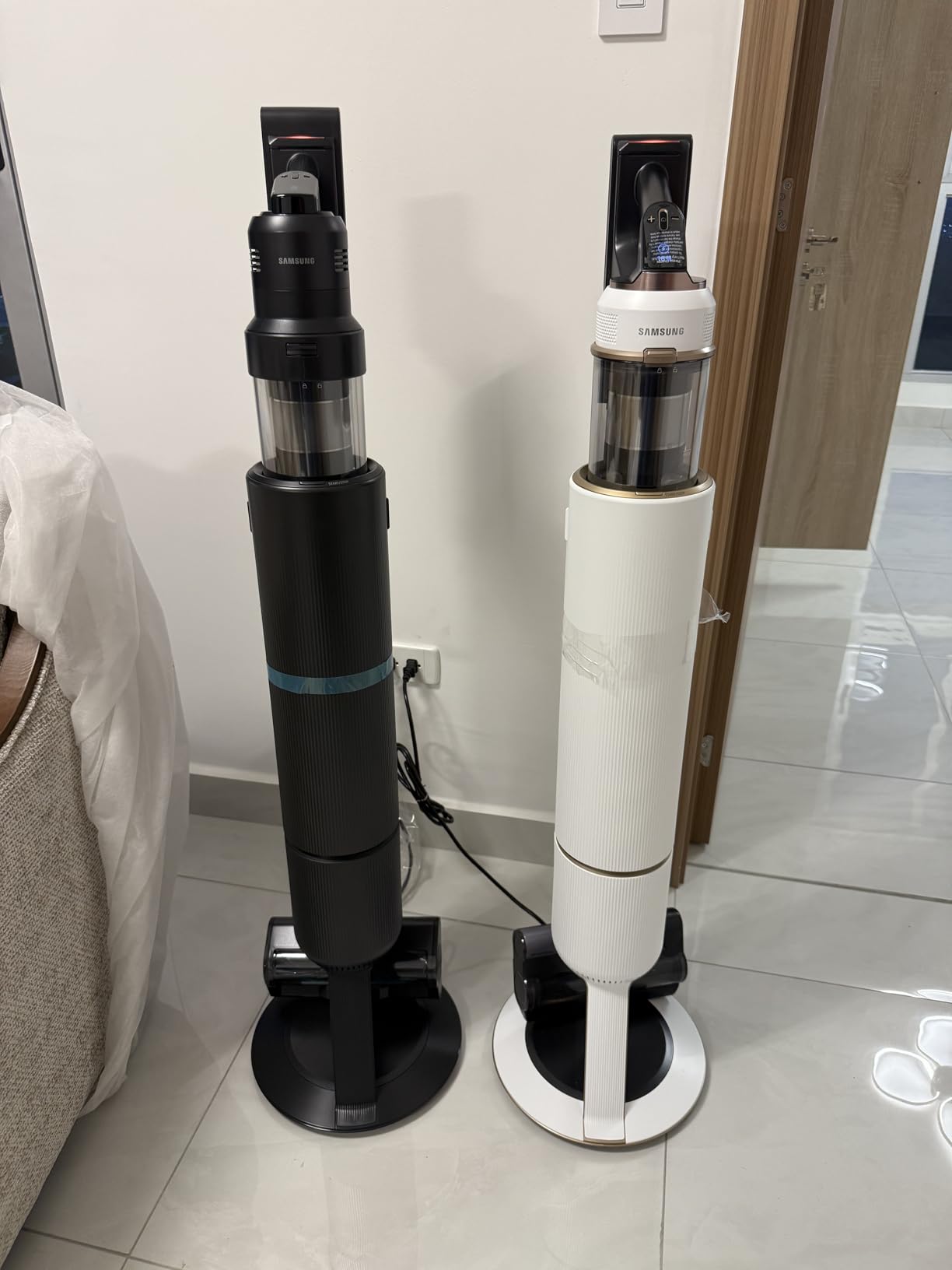 Samsung Bespoke AI Jet Ultra Cordless Stick Vacuum with All-in-One Clean Station, 400AW Powerful Suction, Long Battery Life, Anti-Tangle Pet Tool, 2025, Satin Black customer photo 1