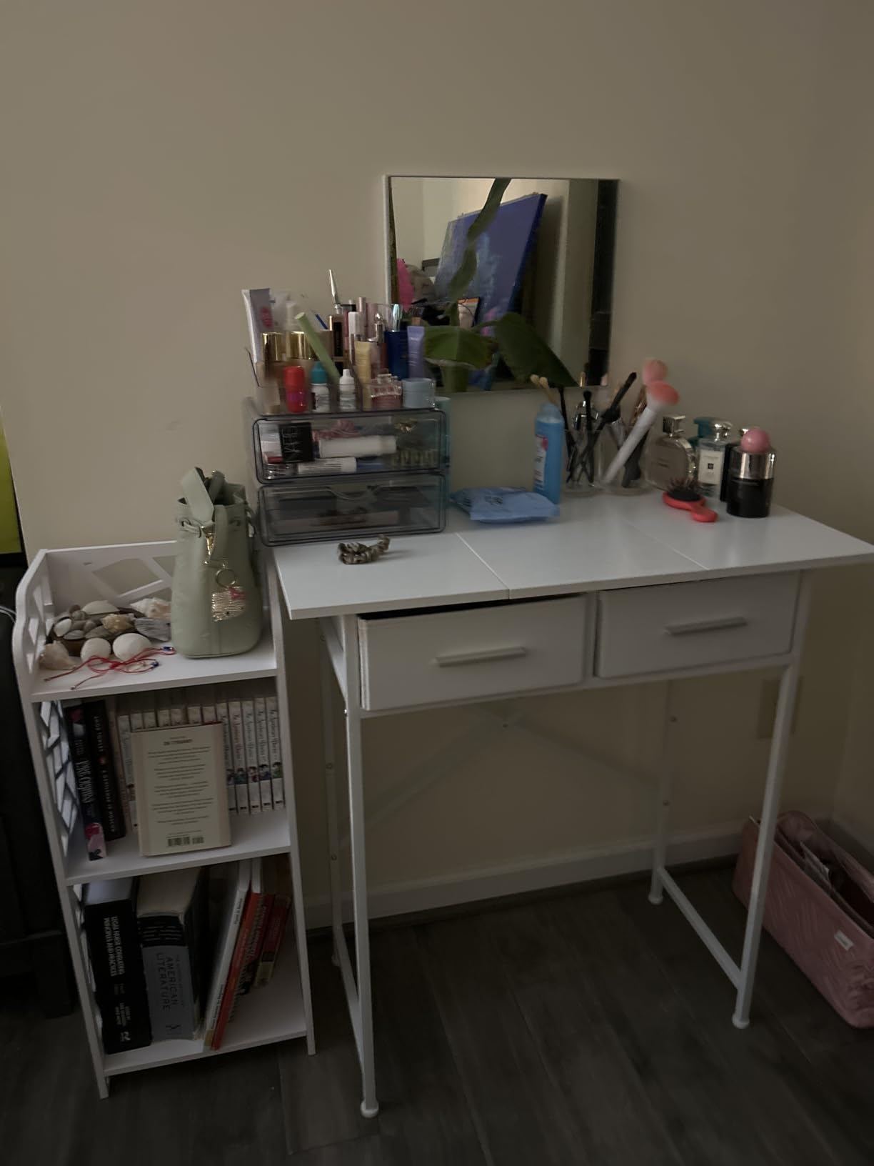 Jakyitvi Small Vanity Desk with Mirror and Drawers, White Makeup Vanity Table with Storage, Compact Vanity for Bedroom, Modern Makeup Desk for Girls, Space-Saving Vanity Table customer photo 1