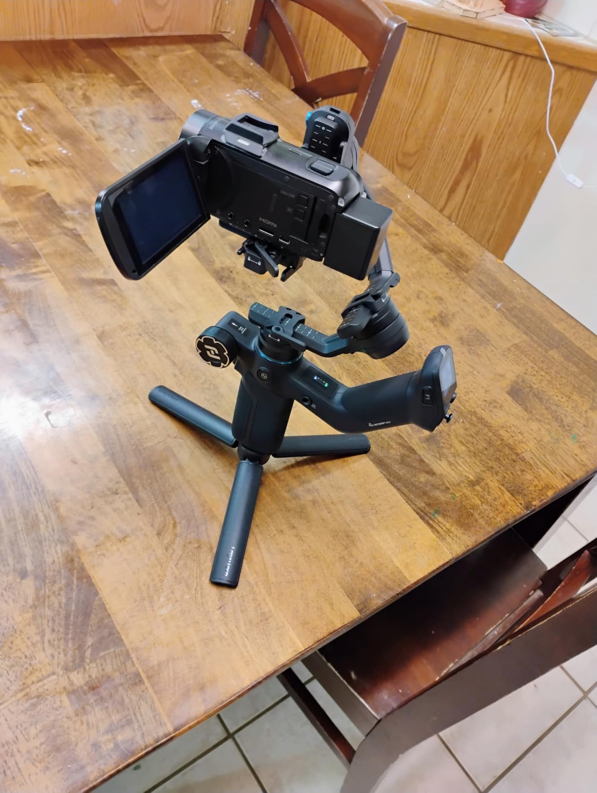 FeiyuTech SCORP MINI 3 Combo AI Tracking Camera Gimbal, All-in-One 3-Axis Stabilizer with Vertical Shooting, Bluetooth&Cable Control, Max 4.41 lbs, for Sony Canon Nikon Panasonic DJI GoPro iPhone customer photo 1