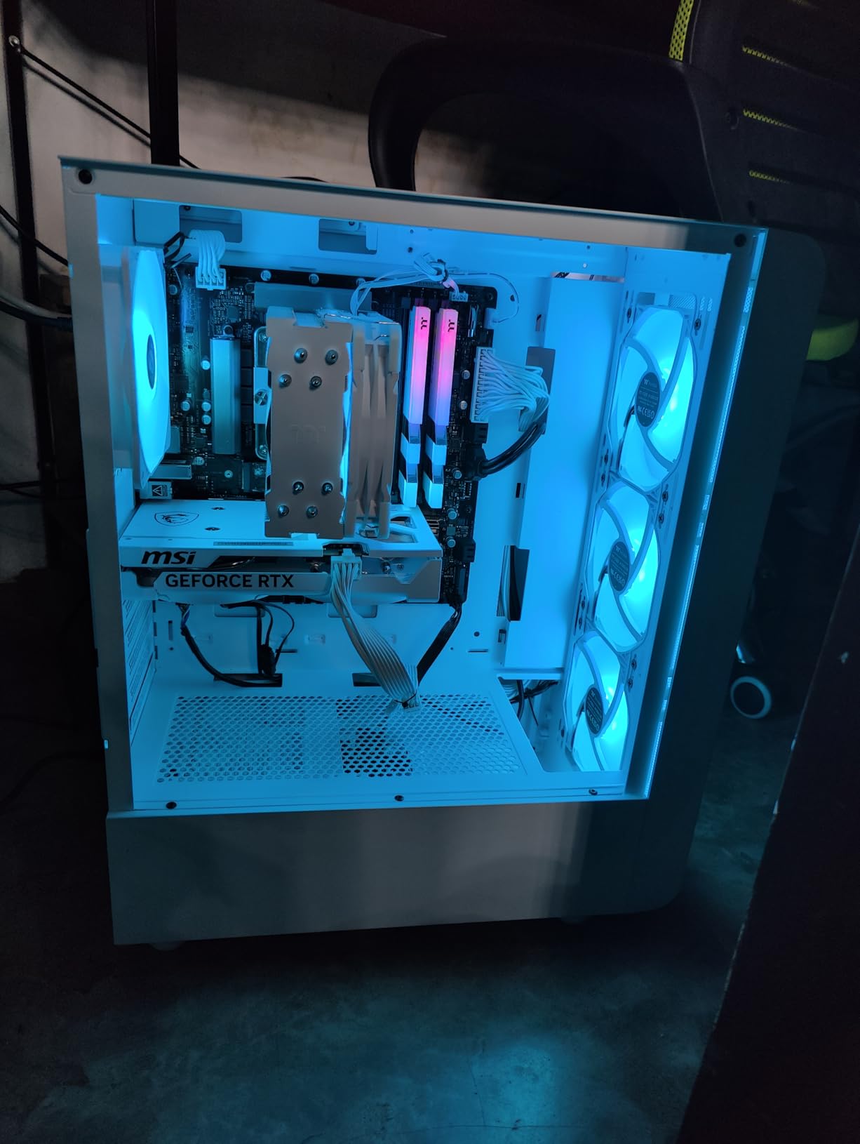 Thermaltake LCGS Quartz i1460 Gaming Desktop, Intel Core i5-14400F, ToughRam DDR4 3600Mhz 16GB RGB Memory, NVIDIA GeForce RTX 5060, 1TB NVMe M.2, WiFi, Windows 11 customer photo 1