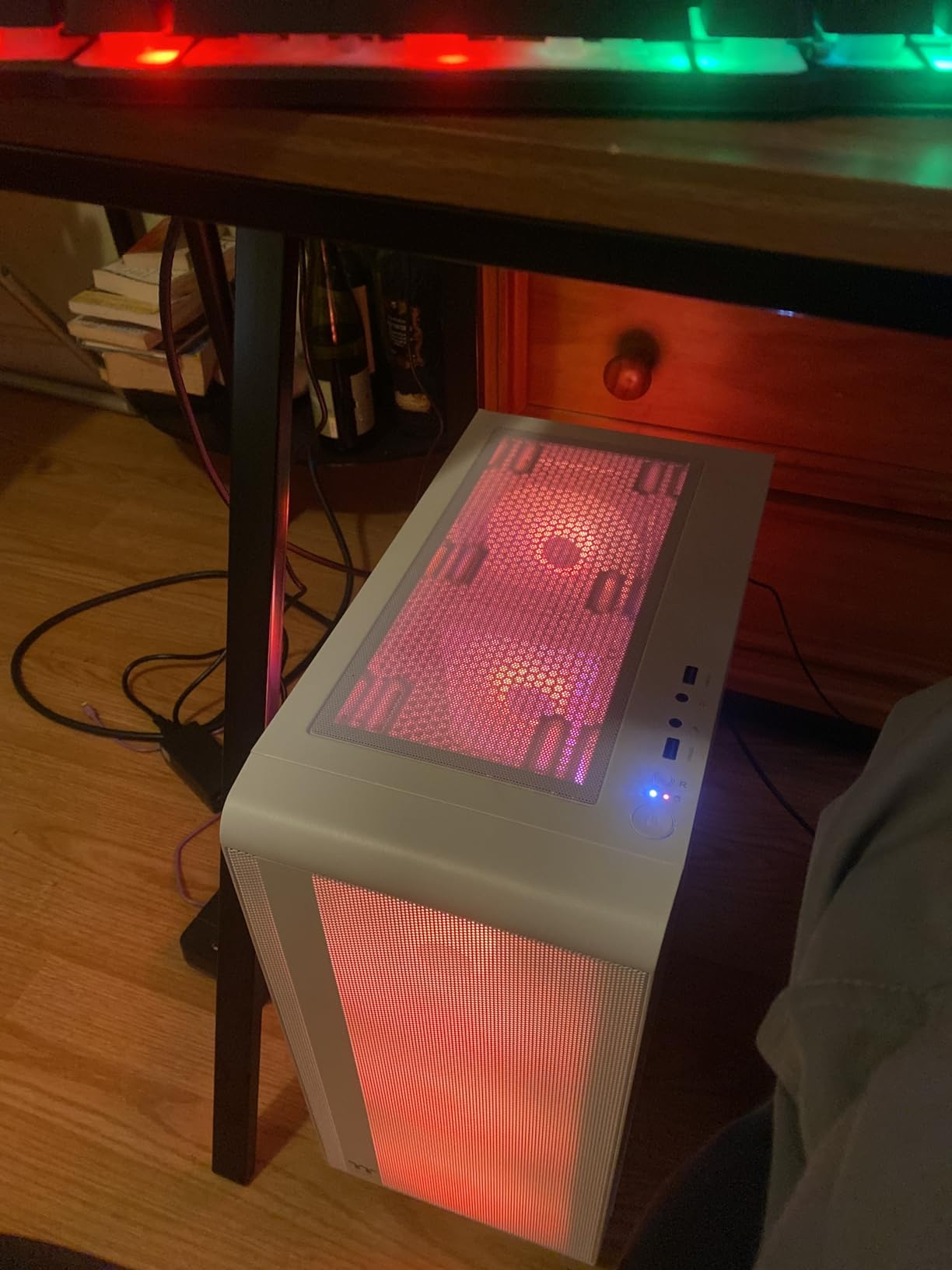 Thermaltake LCGS Quartz i1460 Gaming Desktop, Intel Core i5-14400F, ToughRam DDR4 3600Mhz 16GB RGB Memory, NVIDIA GeForce RTX 5060, 1TB NVMe M.2, WiFi, Windows 11 customer photo 2