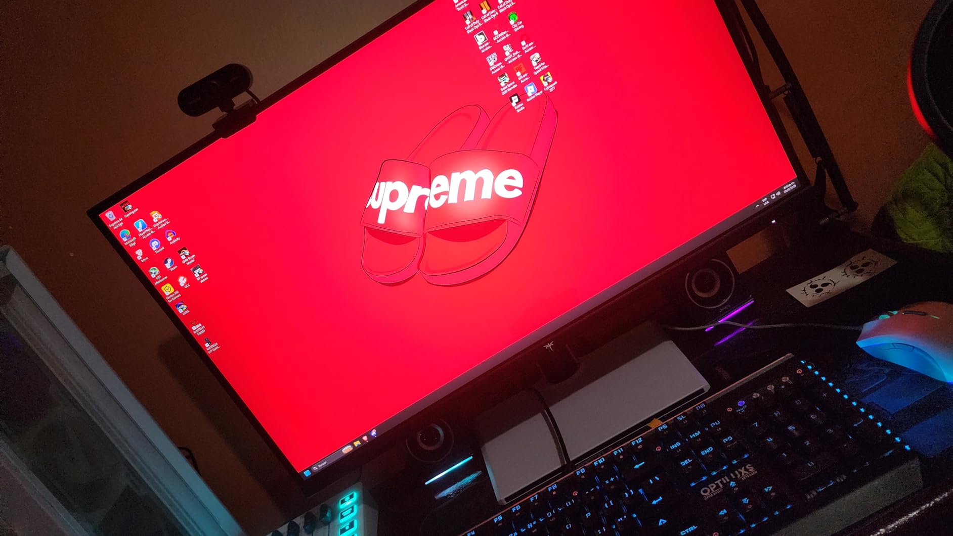 KTC 27 Inch QHD Gaming Monitor, 2K 200Hz Up to 210Hz 1ms Fast IPS Computer Monitor, HDR400, 1440P with Adaptive Sync, Built-in Speakers, HDMI Displayport, Tilt Adjustment, VESA Compatible, H27T22C-3 customer photo 1