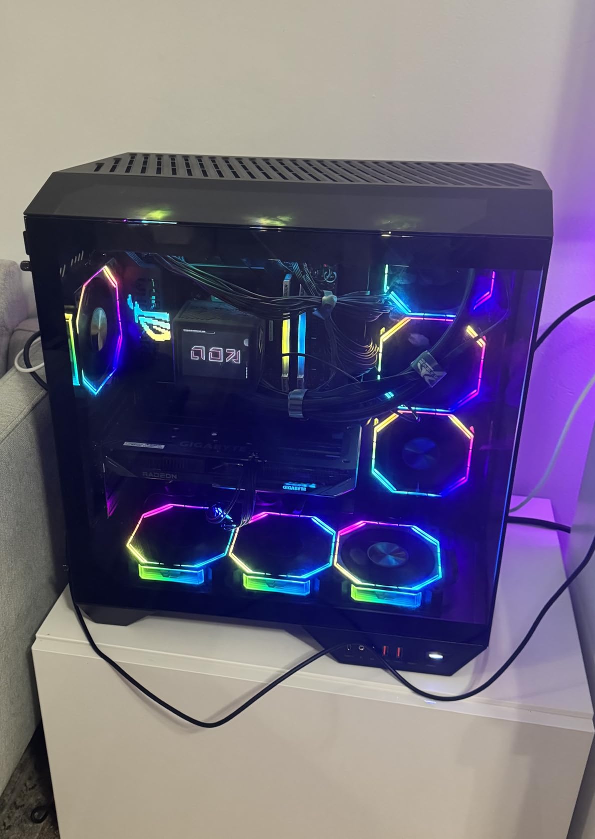 Gigabyte Radeon RX 9060 XT Gaming OC 16G Graphics Card (PCIe 5.0, 16GB GDDR6, GV-R9060XTGAMING OC-16GD) customer photo 2