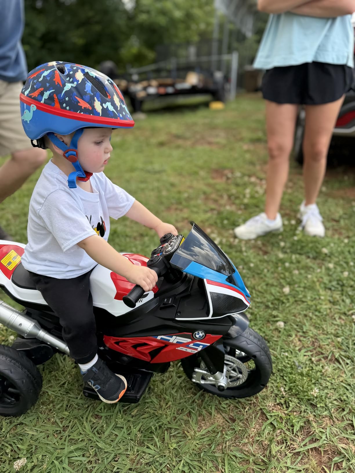 Licensed BMW Kids Motorcycle - 12V Electric Ride on Toy for Kids Ages 3-5 Years, 3-Wheel Motorcycle with Reverse (Blue) customer photo 1