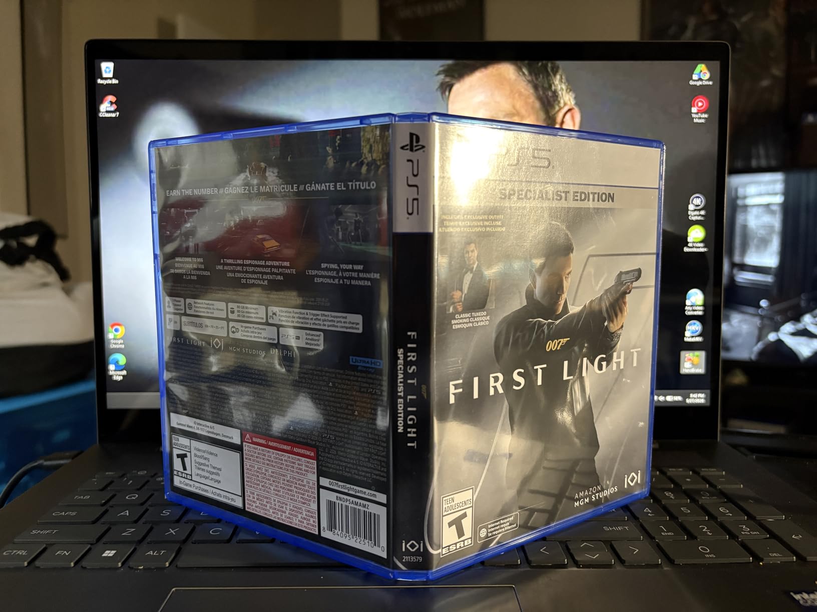 007 First Light - Specialist Edition - PlayStation 5 customer photo 2