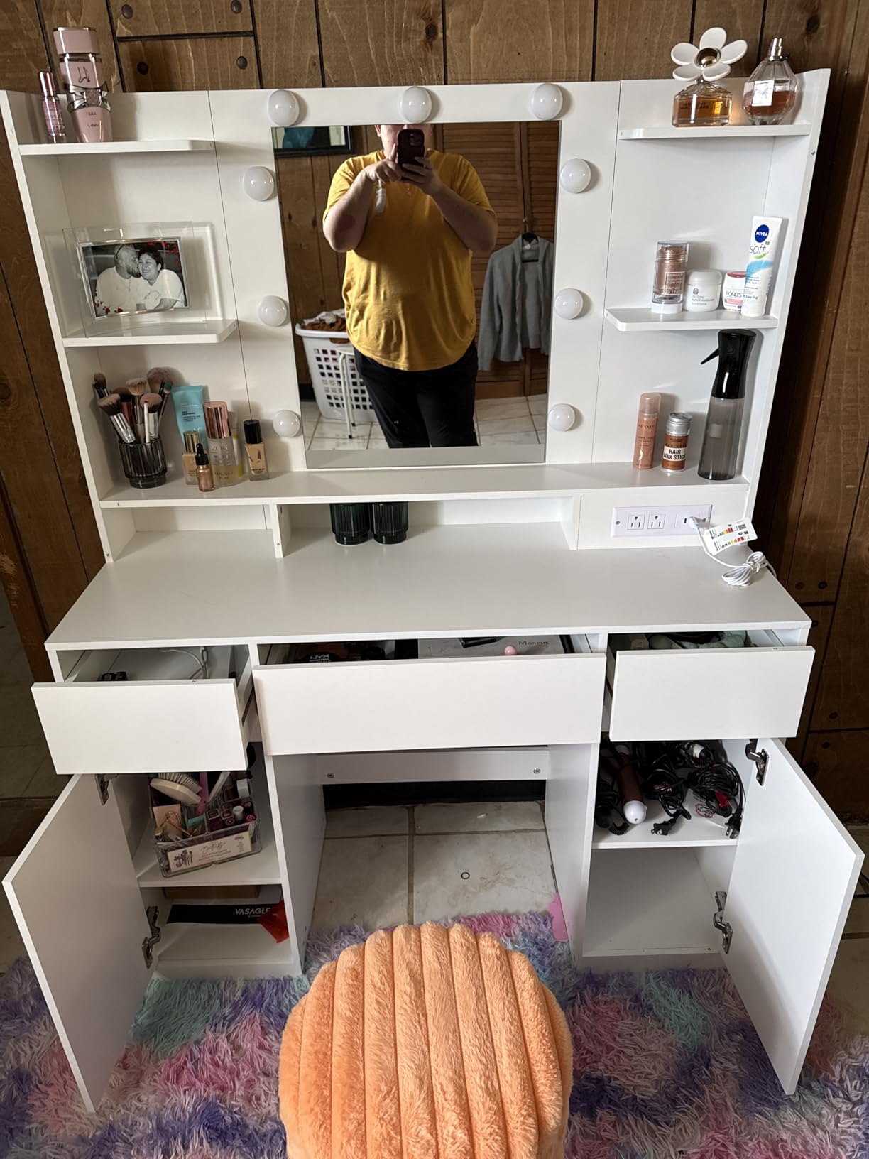 VASAGLE Kailyn Collection - Vanity Desk with Mirror and 9 LED Bulbs, Vanity Makeup Table with Power Outlets, Dressing Table with 2 Cabinets, for Bedroom, Cloud White URDT142WB01S customer photo 1