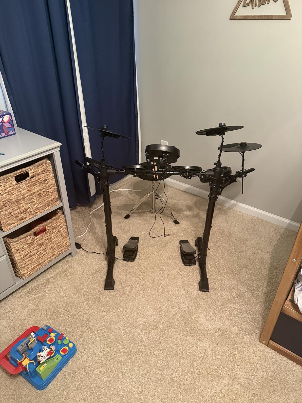 AODSK Electric Drum Set for Beginners with 241 Sounds, 4 Quiet Drum Pads, 2 Pedal, Throne, Sticks, Electronic Drum with Headphone, AED-400pro customer photo 1