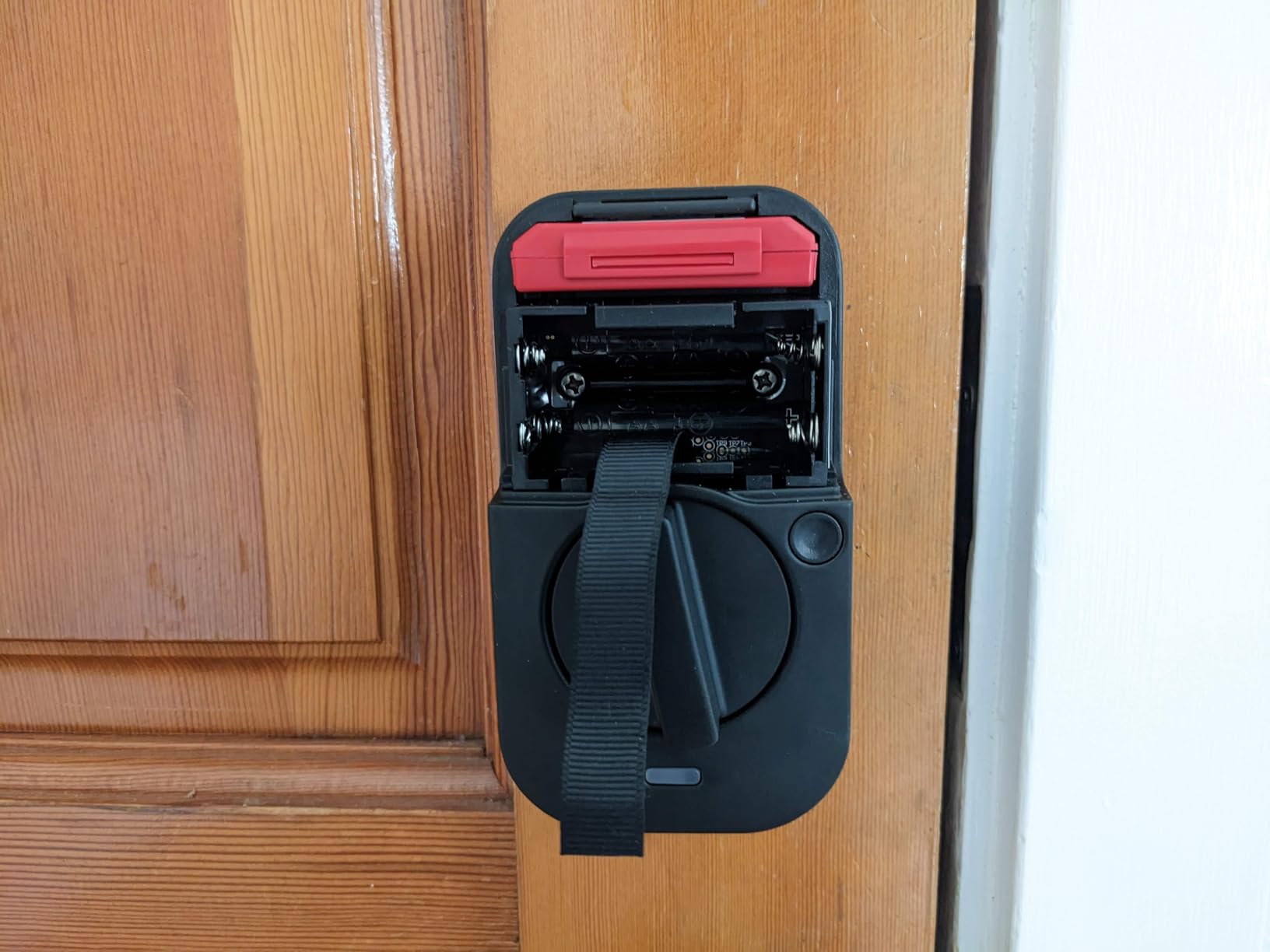 Yale Assure Lock 2 Touch Deadbolt, Lifetime Brass Keyed Smart Entry Door Lock with Bluetooth Connected Touchscreen Keypad and Fingerprint Scanner for Code Entry (No Wi-Fi), YRD420-F-BLE-P05 customer photo 2
