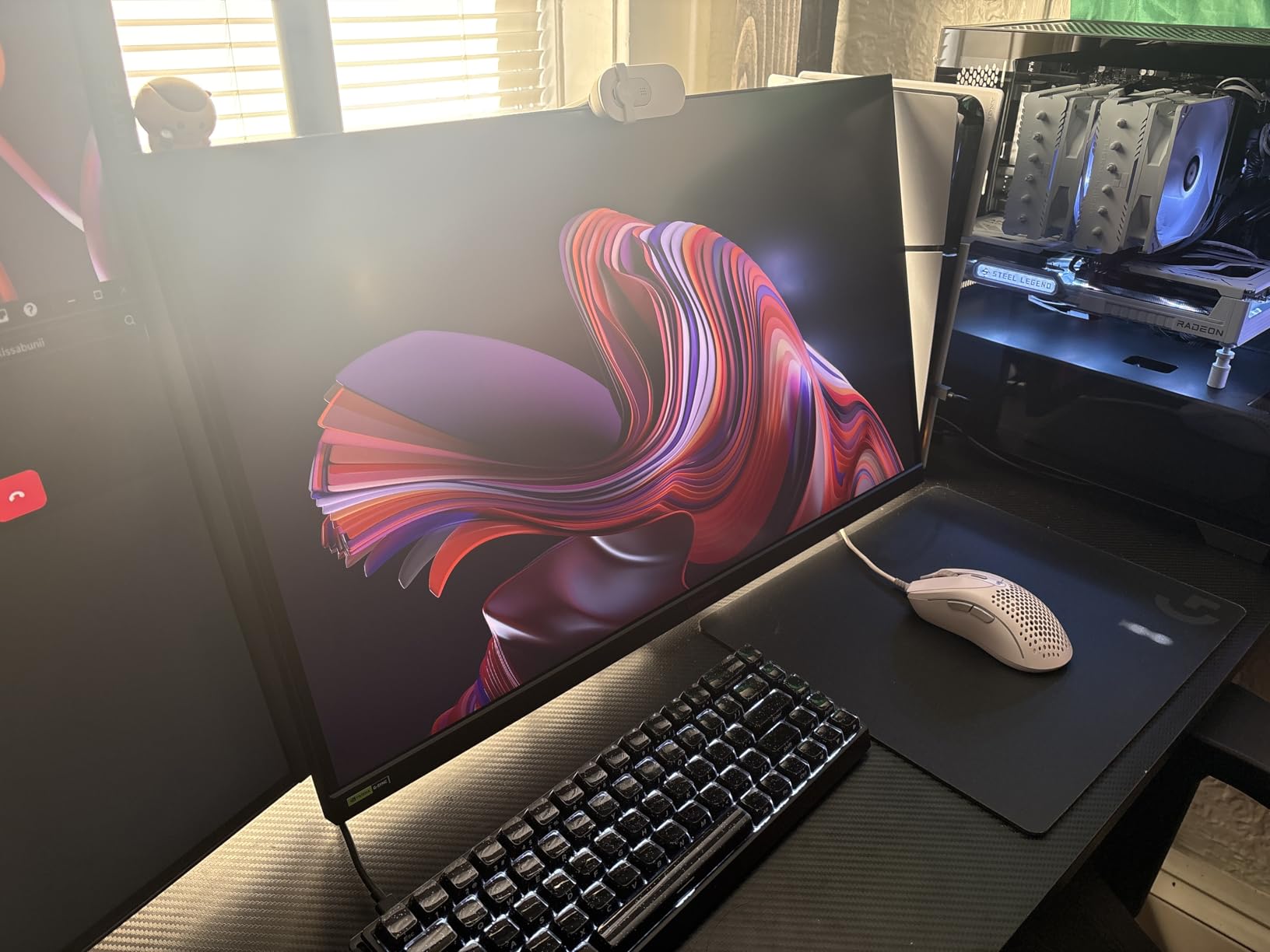 LG 27G640A-B 27-inch Ultragear QHD (2560 x 1440) IPS Gaming Monitor, 300Hz, 1ms, NVIDIA G-Sync, AMD FreeSync Premium, VESA DisplayHDR 400, HDMI 2.1, USB Type-C, Tilt/Height/Swivel/Pivot Stand customer photo 2