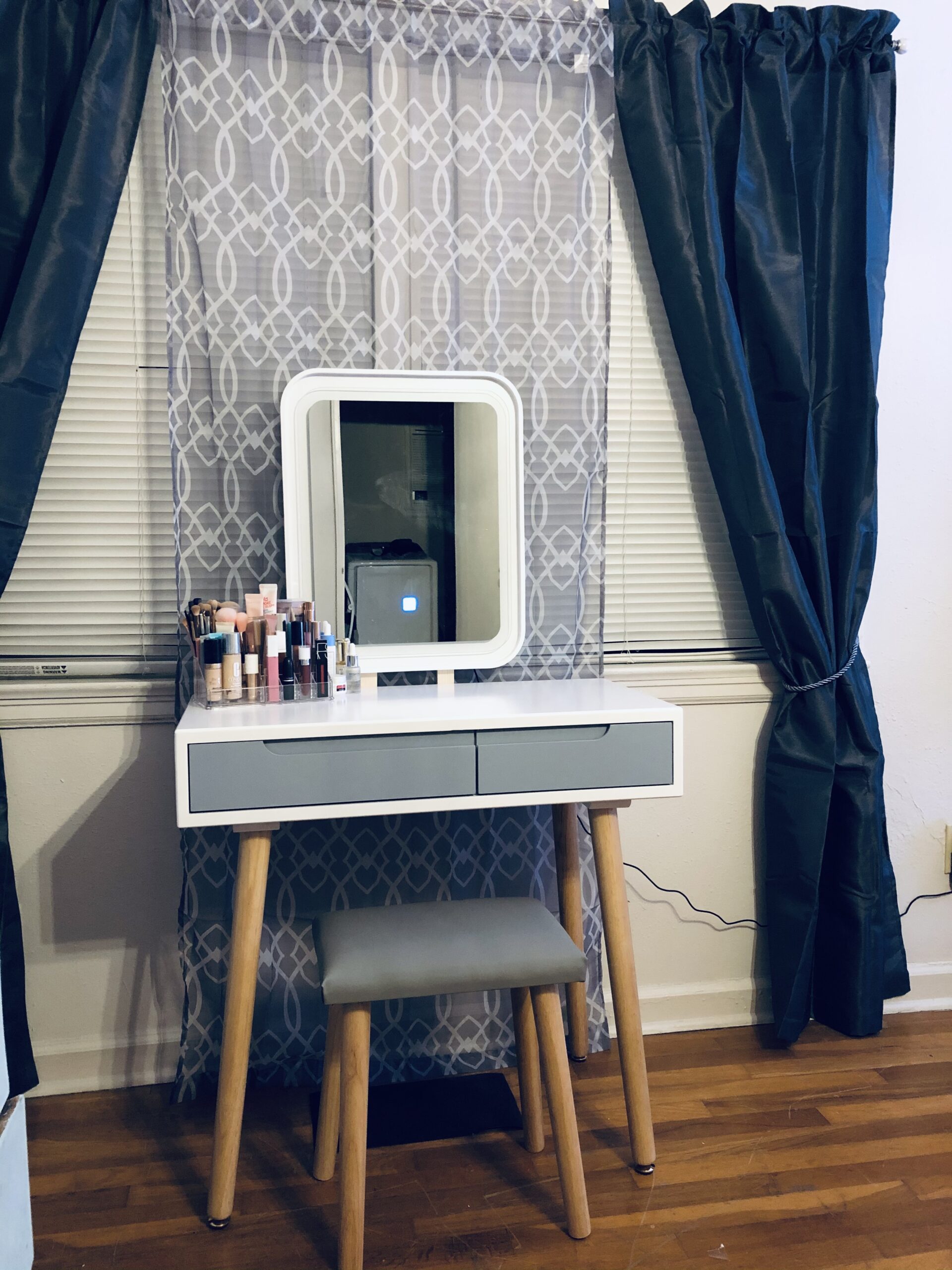ARTETHYS Corner Vanity Desk with Retractable and Rotating Mirror and Lights Small Modern White Makeup Vanity Set with Glass Top for Women Compact Girls Dressing Table with Storage for Small Space customer photo 1