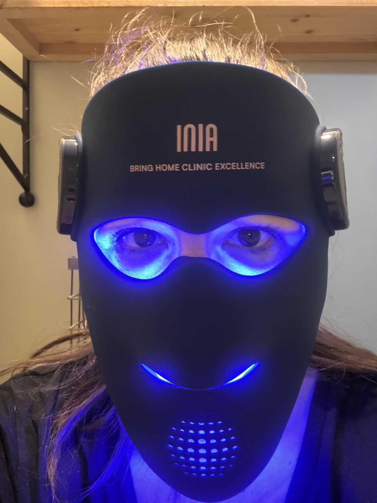 INIA Glow 4D Wireless Red Light Therapy Mask for face - Dual NIR, 320 LEDs, 4 Modes, Under-Eye Cooling, Cordless & Rechargeable LED Face Mask for Home & Travel, Skincare Gifts for Women Mom Wife, Blue customer photo 1