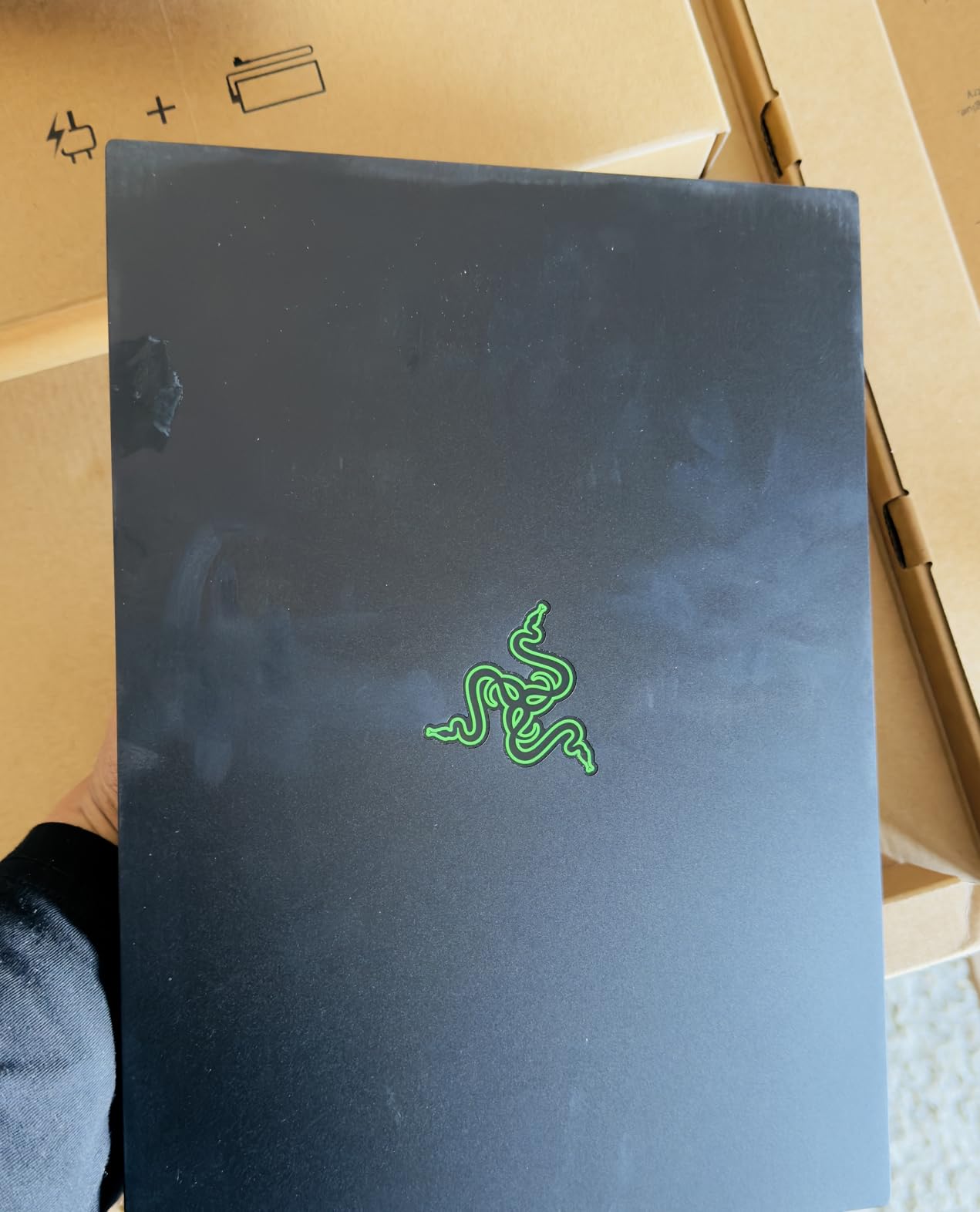 Razer Blade 14 (2025) Gaming Laptop: NVIDIA GeForce RTX 5060 - AMD Ryzen AI 9 365 CPU - 3K 120Hz OLED Display - 16GB LPDDR5X RAM - 1TB SSD - Thin & Lightweight - Chroma RGB - Windows - Black customer photo 2