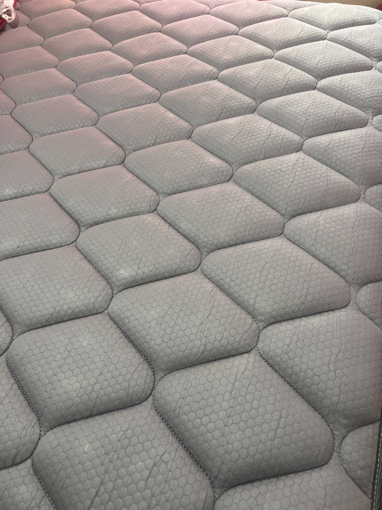 VISCOUNTESS King Hybrid Mattress 14 Inch, Medium Mattress Euro Top for Back & Lumbar Support, Individual Pocket Spring for Motion Isolation & Pressure Relief customer photo 2