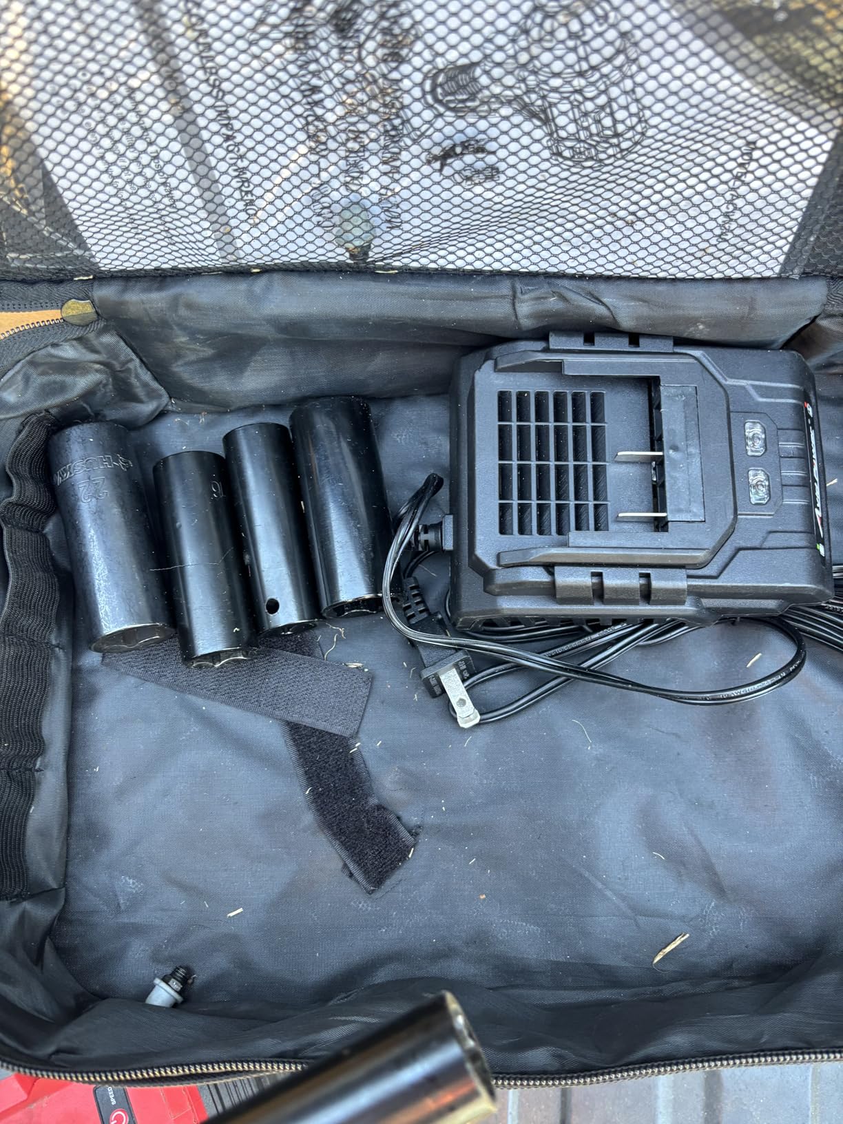 AVID POWER Cordless Impact Wrench Kit 900 Ft-lbs (1200 N.M), 2*4.0 Ah Batteries 20V Brushless High Torque Impact Gun for Car Tire Changes and Lug Nut & Bolts Removal customer photo 1
