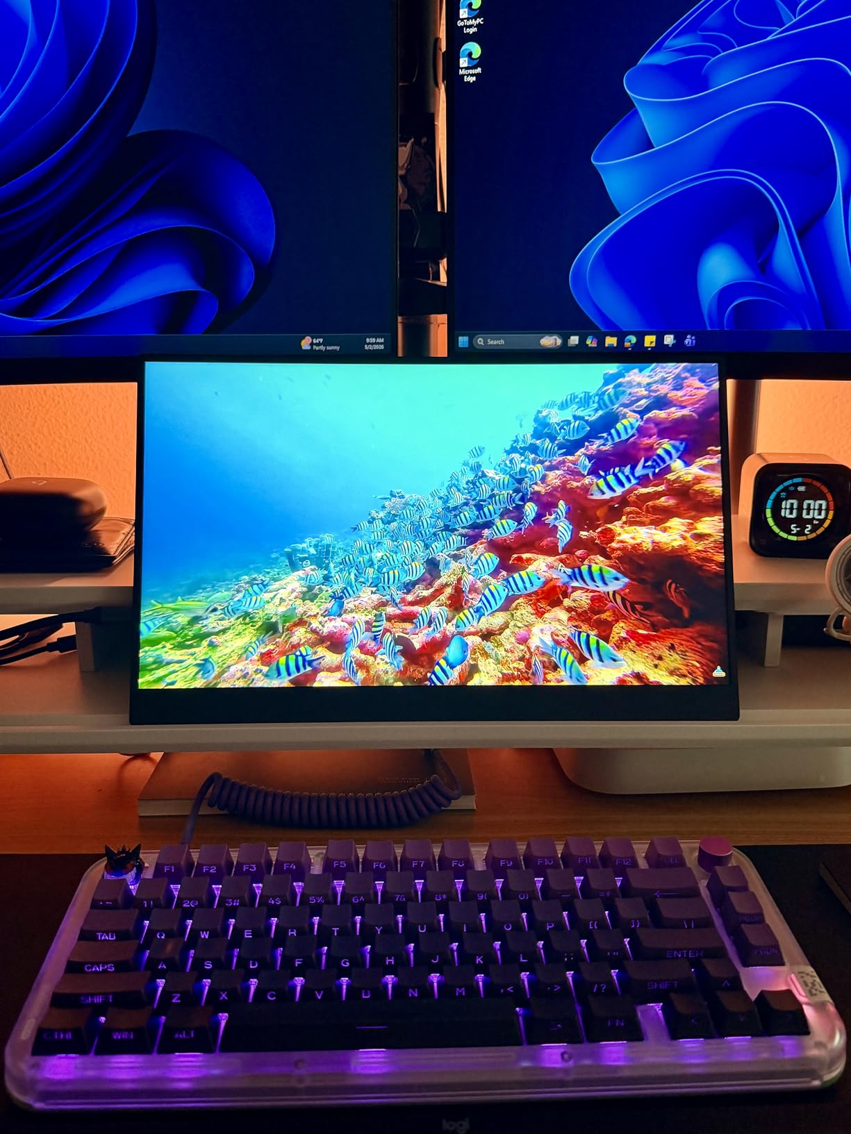 cocopar Portable Monitor 16 Inch 2.5K QHD 110% sRGB 144Hz USB-C 120Hz HDMI Travel Monitor with Speaker Second Screen for Laptop MacBook Surface PC Xbox PS4/5, VESA Mountable, with Kickstand customer photo 2