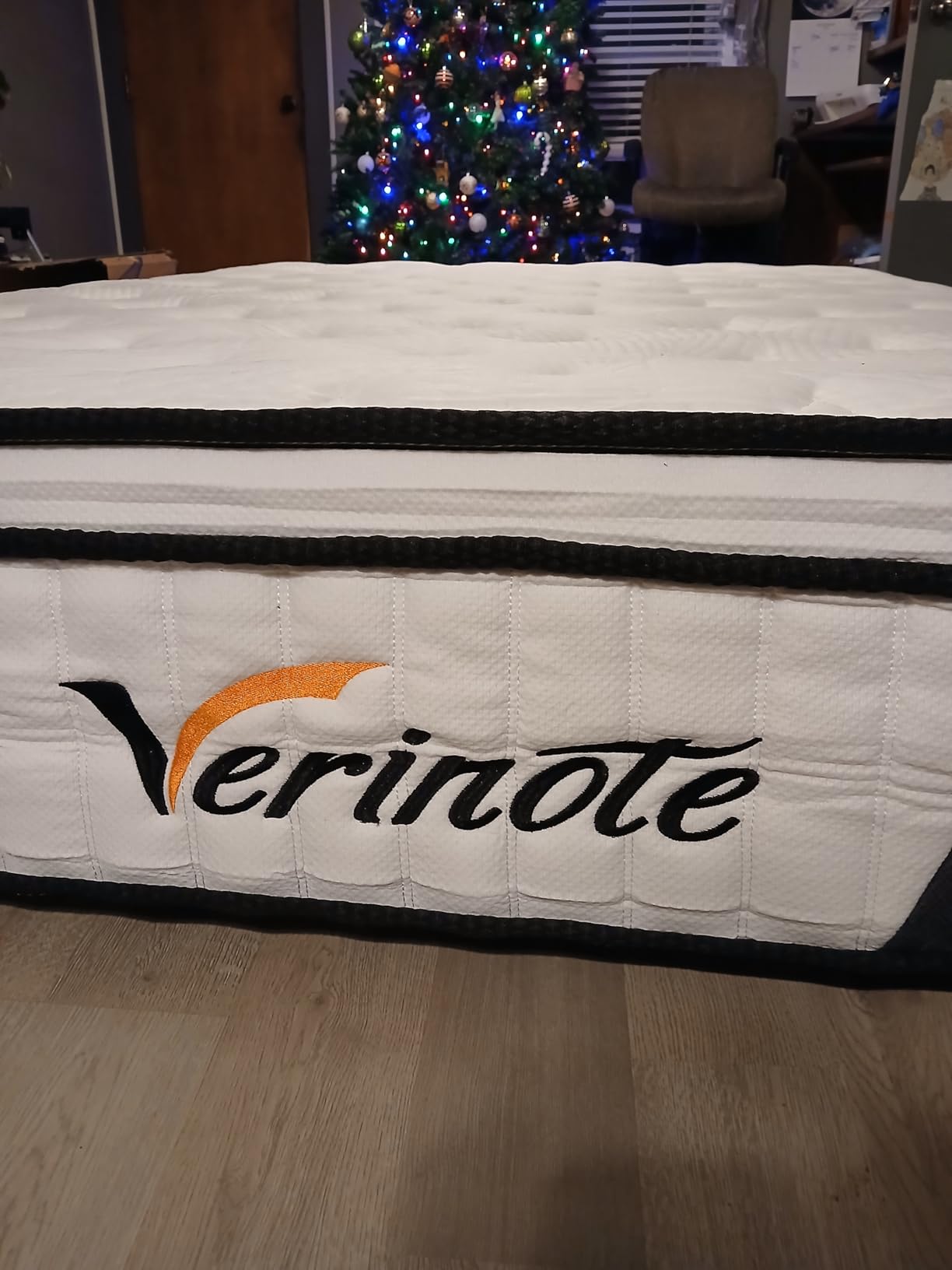 12 Inch Queen Mattress, Medium Firm Hybrid Memory Foam, 7-Zone Body Support for Pressure Relief, Motion Isolation, Queen Mattress in a Box, White Breathable Textured Fabric Mattresses customer photo 2