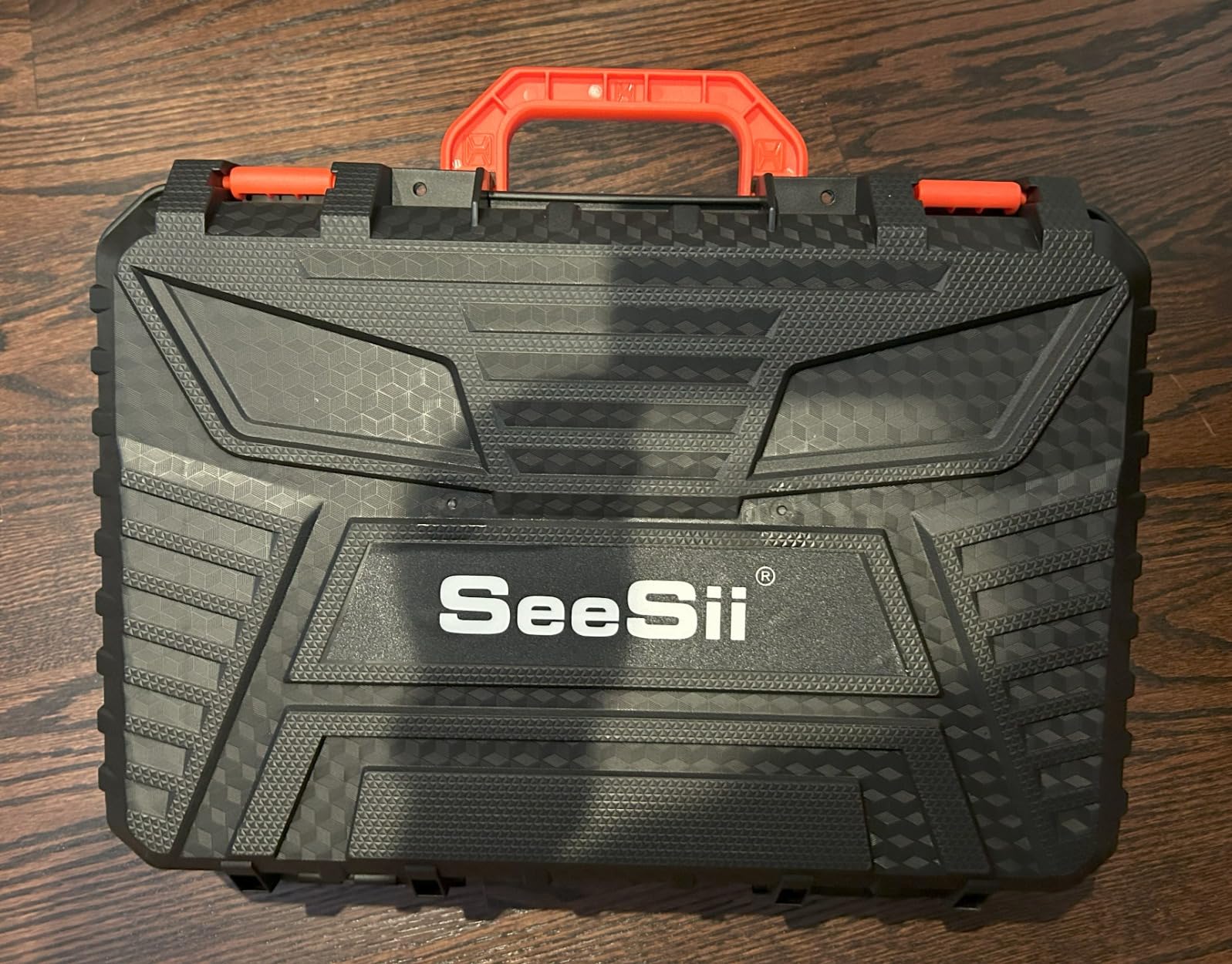 SEESII 18 Gauge Cordless Brad Nailer and Stapler Gun for Drywall, 20V 2-in-1 Electric Nail Gun with 2 Batteries, 1000pcs Nails & Staples, Adjustable Depth for Wood, Upholstery & DIY Projects customer photo 2