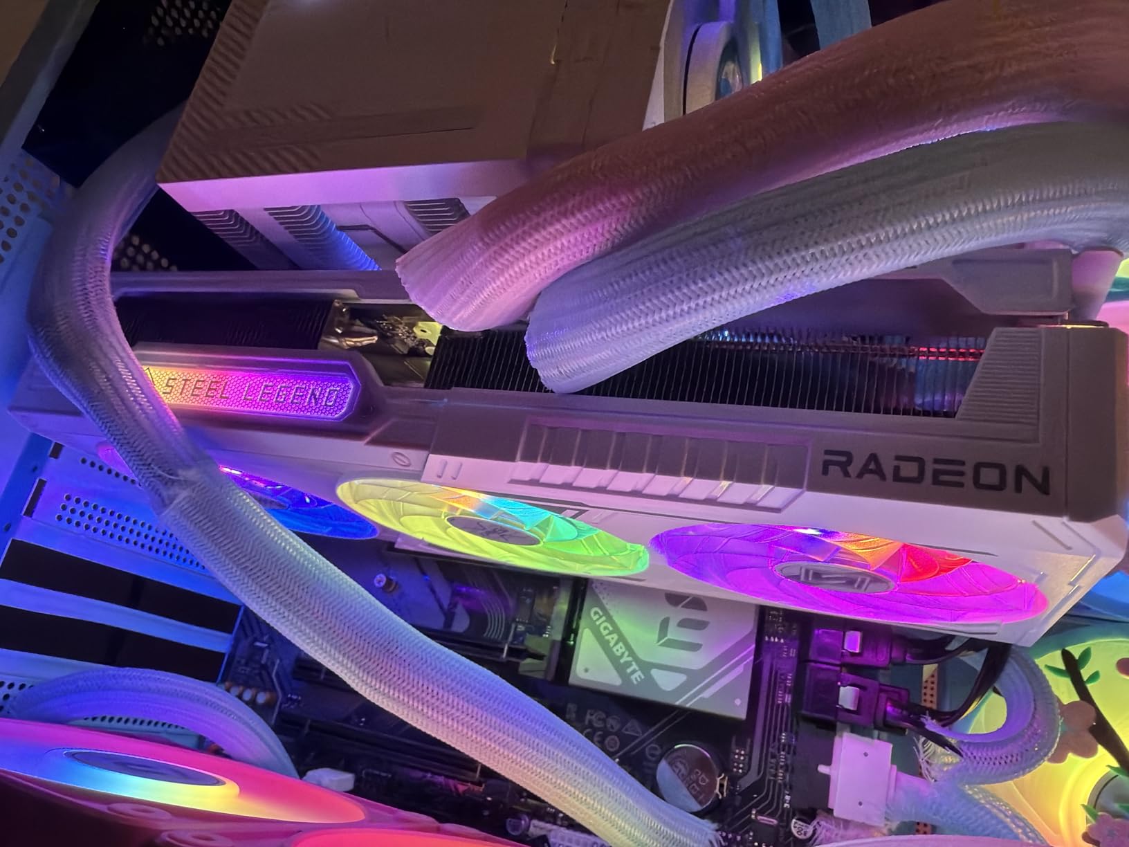 ASRock Radeon RX 9070 XT Challenger 16GB OC Graphics Card (AMD RDNA 4 Architecture, 2970 MHz Boost Clock, 16GB GDDR6, PCIe 5.0, DisplayPort 2.1a, HDMI 2.1b, Triple Fan Cooling) customer photo 1