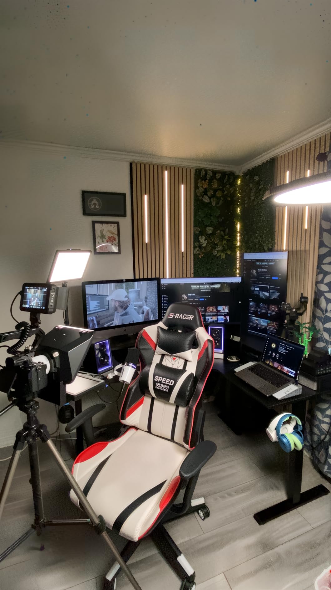 Elgato Prompter XL - Full-Sized Teleprompter with Removable Display, Video Conferencing Monitor, for DSLR Mirrorless & Studio Cameras, Single-Cable Setup - USB-C 3.2 for PC & Mac customer photo 2