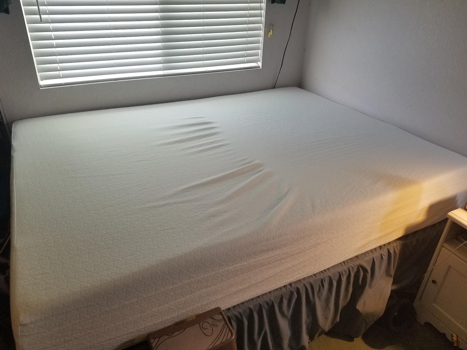 Zinus Lumbar+ Premium Memory Foam Mattress - 14 Inch, Queen, Lumbar Support, Cooling Gel & Green Tea, Fiberglass Free, Medium Firm, CertiPUR-US & OEKO-TEX Certified customer photo 2
