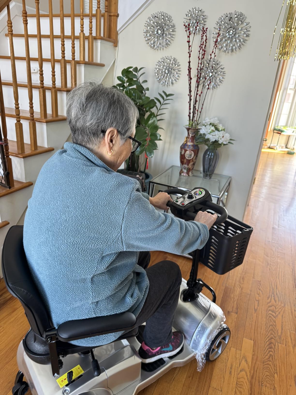 4 Wheel Electric Mobility Scooter for Adults and Seniors, 20 Miles Range Foldable Electric Scooter, Compact Heavy Duty Mobile for Travel with 330lb Capacity, Powered Electric Wheelchair, Silver customer photo 1