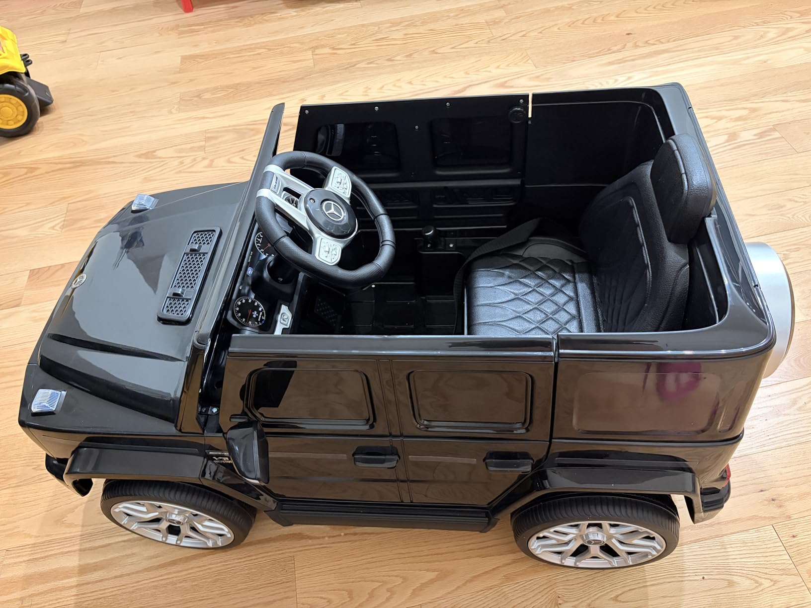 ELEMARA Licensed Mercedes-Benz AMG G63 Ride on Toys, Electric Car for Kids W/Parents Control, Electric Powered G Wagon Ride On Truck Toy, Low Battery Prompt, Bluetooth, Flickering Lights/LED Lights, White customer photo 2