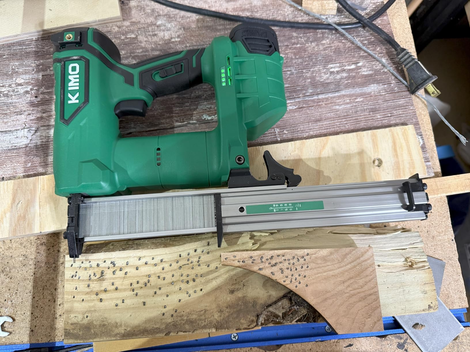 KIMO Brad Nailer Cordless w/ 5000pcs Nails, 2.0Ah Battery X2, 180 Nails/min, Single & Contact Firing, LED Light, Fast Charger, Adjustable Depth 18 GA Cordless Nail Gun for DIY Woodworking Framing customer photo 2