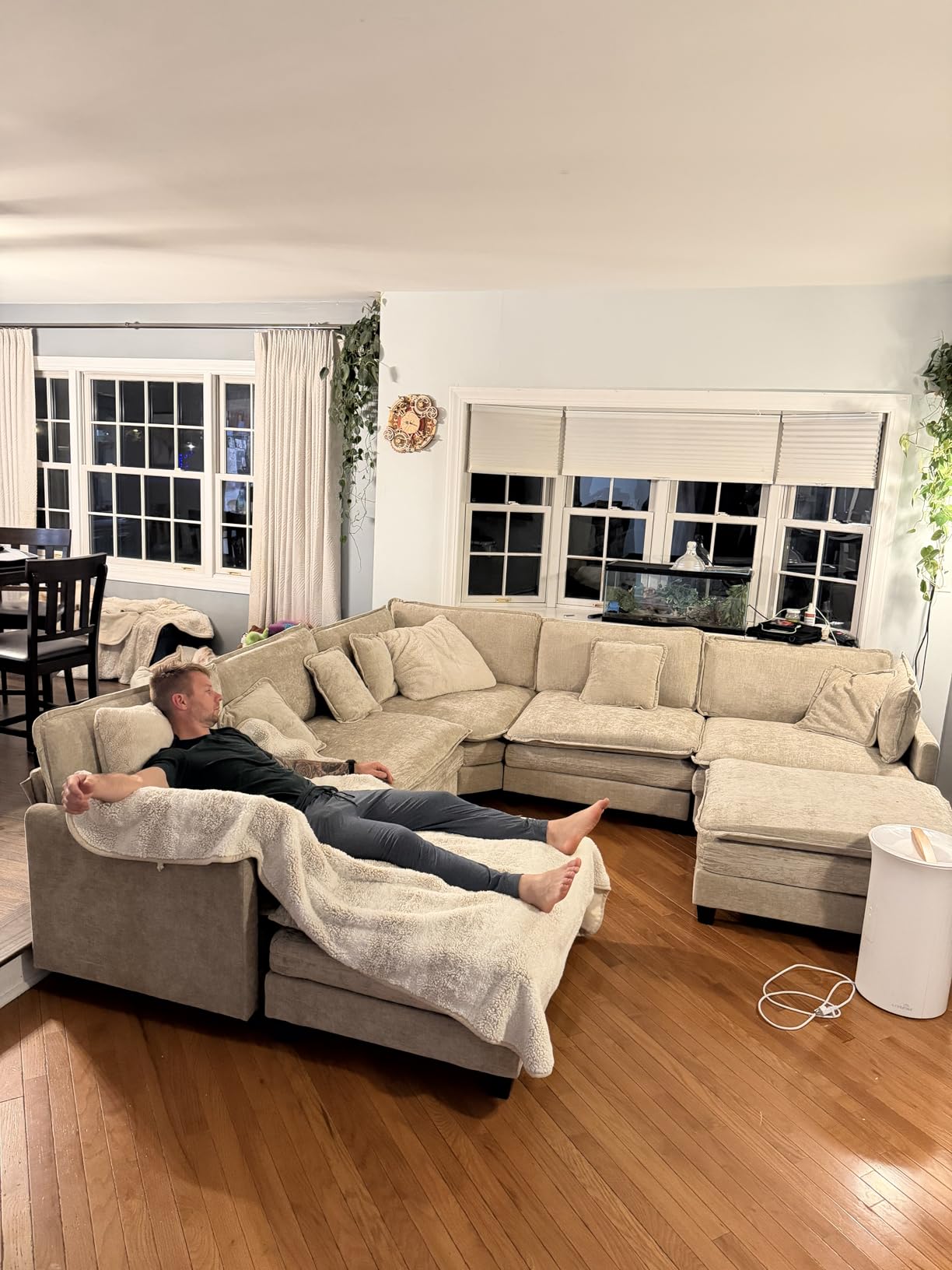 Modular Sectional Sofa with Ottoman: 76.7
