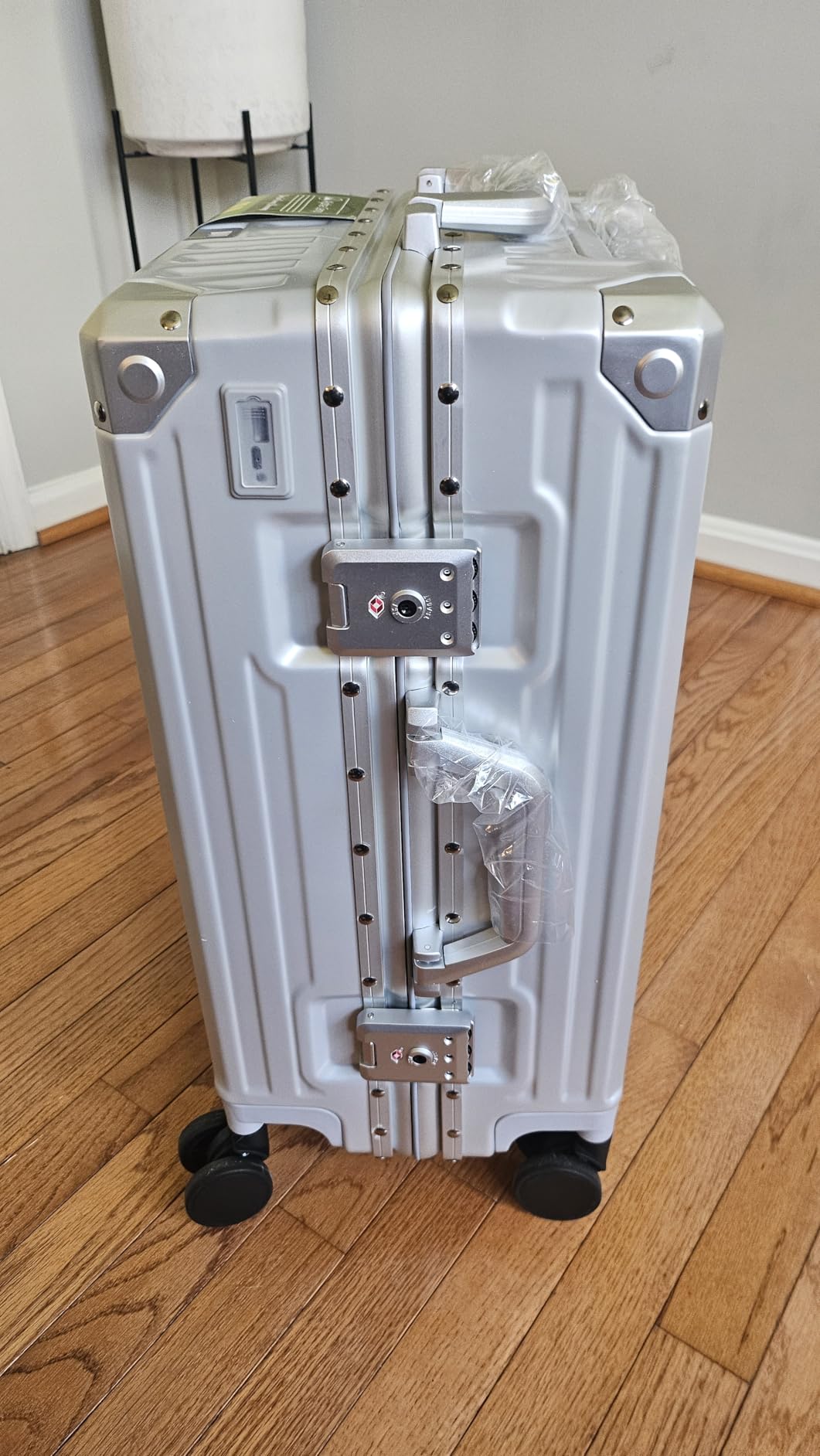 Carry-On 20 Inch Luggage, Dual Layer Aluminum Frame with TSA 22x14x9 Airline-Approved Spinner Wheel, PC Hardside Zipperless Lightweight Suitcase, Type-C USB Charging Port, Cup Holder customer photo 2