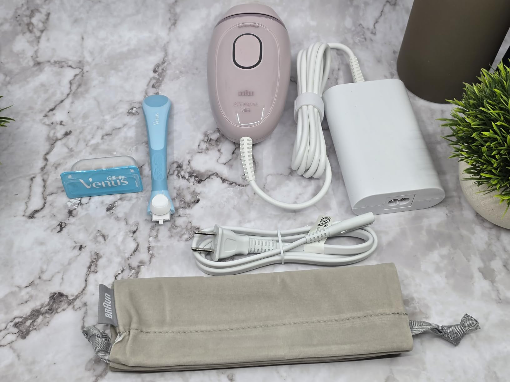 Braun IPL Mini, Silk-Expert Mini, IPL Hair Removal for Women and Men, Permanent Laser Hair Reduction At-Home, IPL1111 customer photo 2