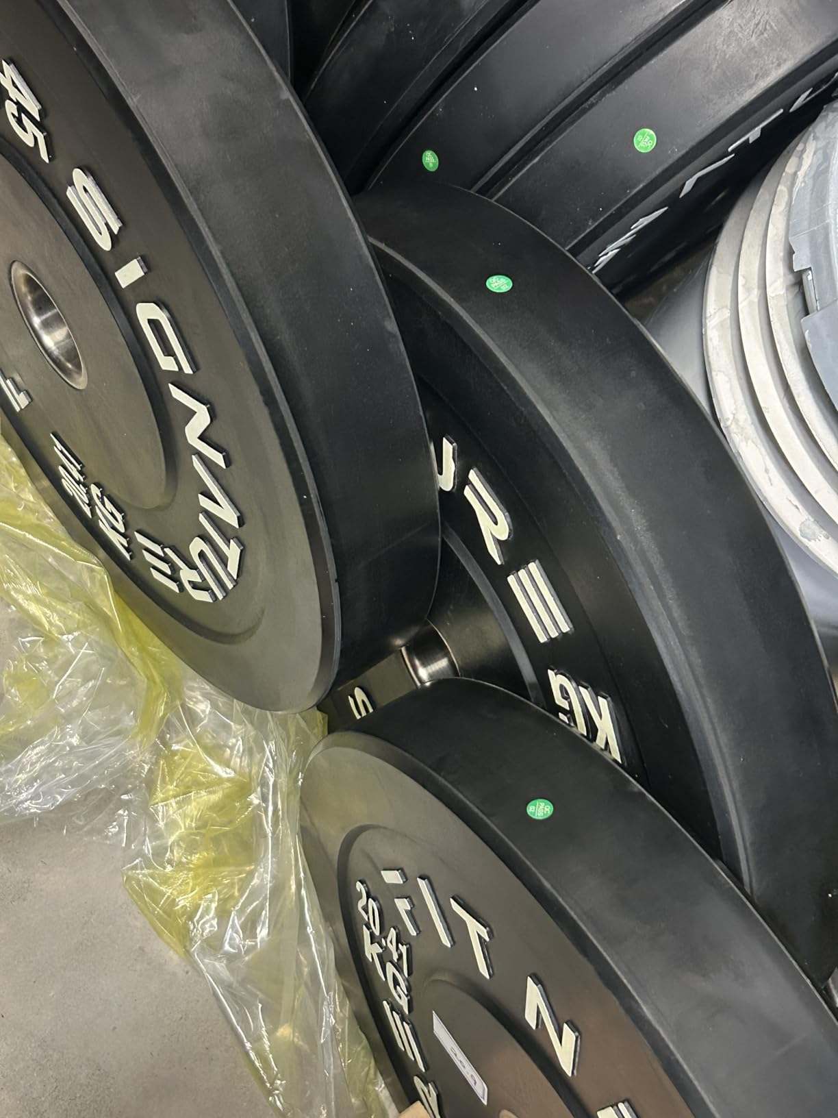 Signature Fitness 2-Inch Cast Iron Barbell Set, Including Multiple LBS Weight Plates and 6FT Barbell Set, Multiple customer photo 1