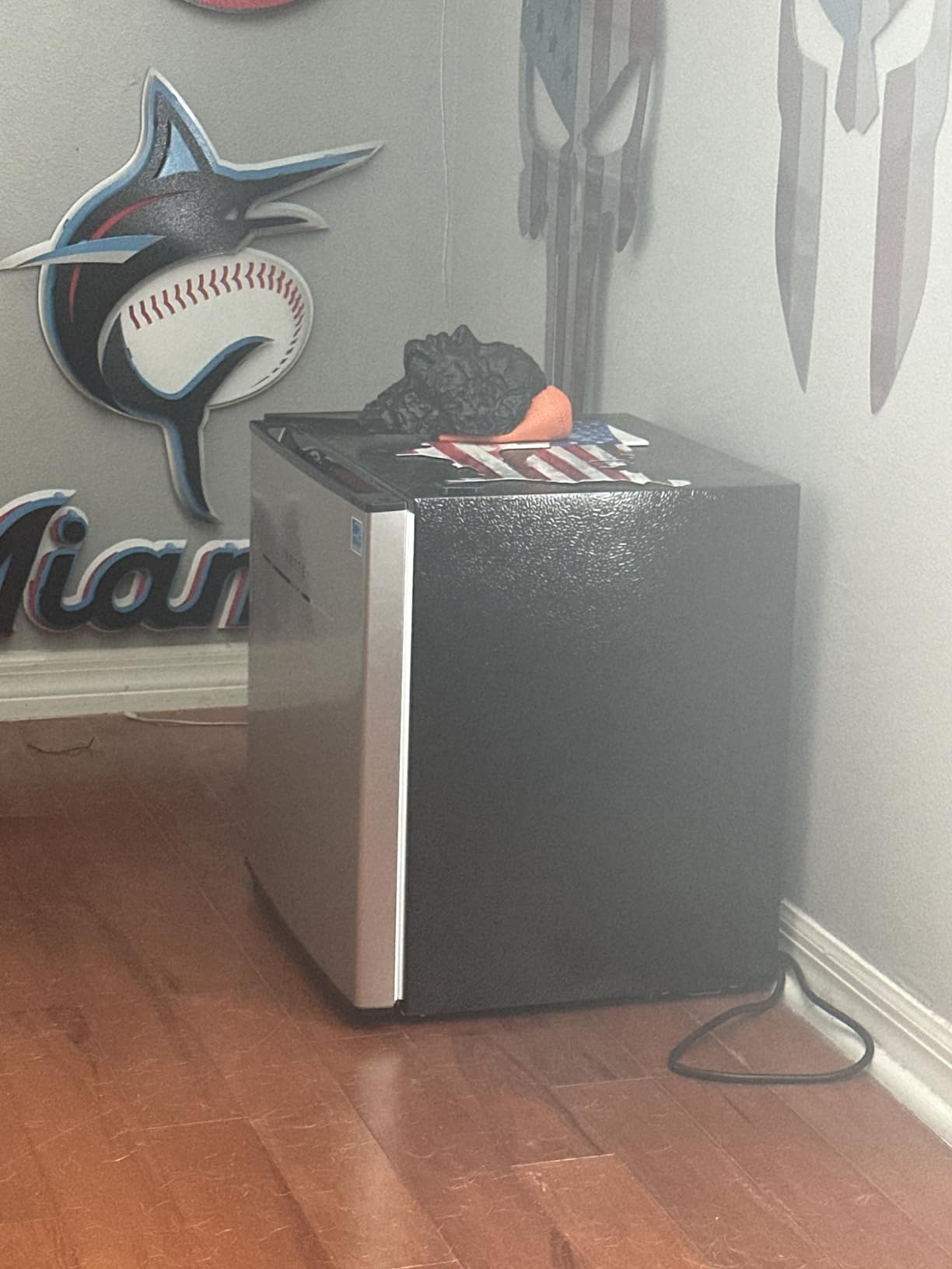 1.7 Cu.Ft Mini Fridge with Freezer, Mini Fridge for Bedroom, Small Refrigerator, Dorm Refrigerators with Freezer, Compact Refrigerator for Office, Apartment, Dorm, Bedroom (Black) customer photo 1