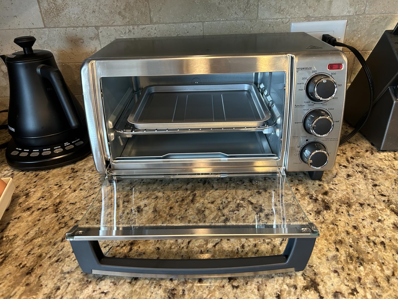 BLACK+DECKER Crisp N Bake 4-Slice Air Fry Toaster Oven, Knob Control customer photo 1