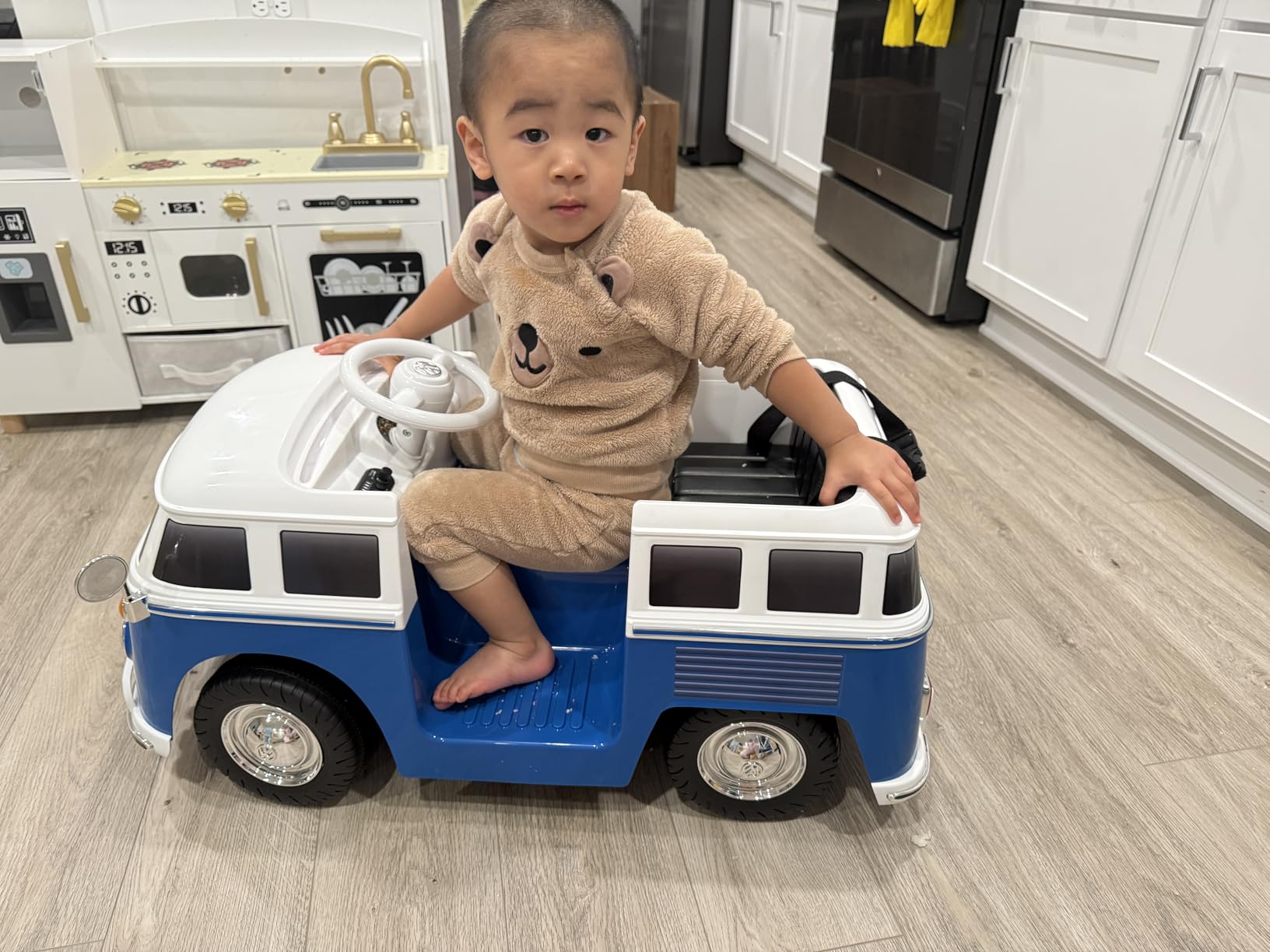 Licensed Volkswagen 12V Kids Ride on Car by INFANS with Cup Holder, LED Headlight, Music & Horn, Kids Electric Vehicles Bus for 3-6 Years Old (Blue) customer photo 2