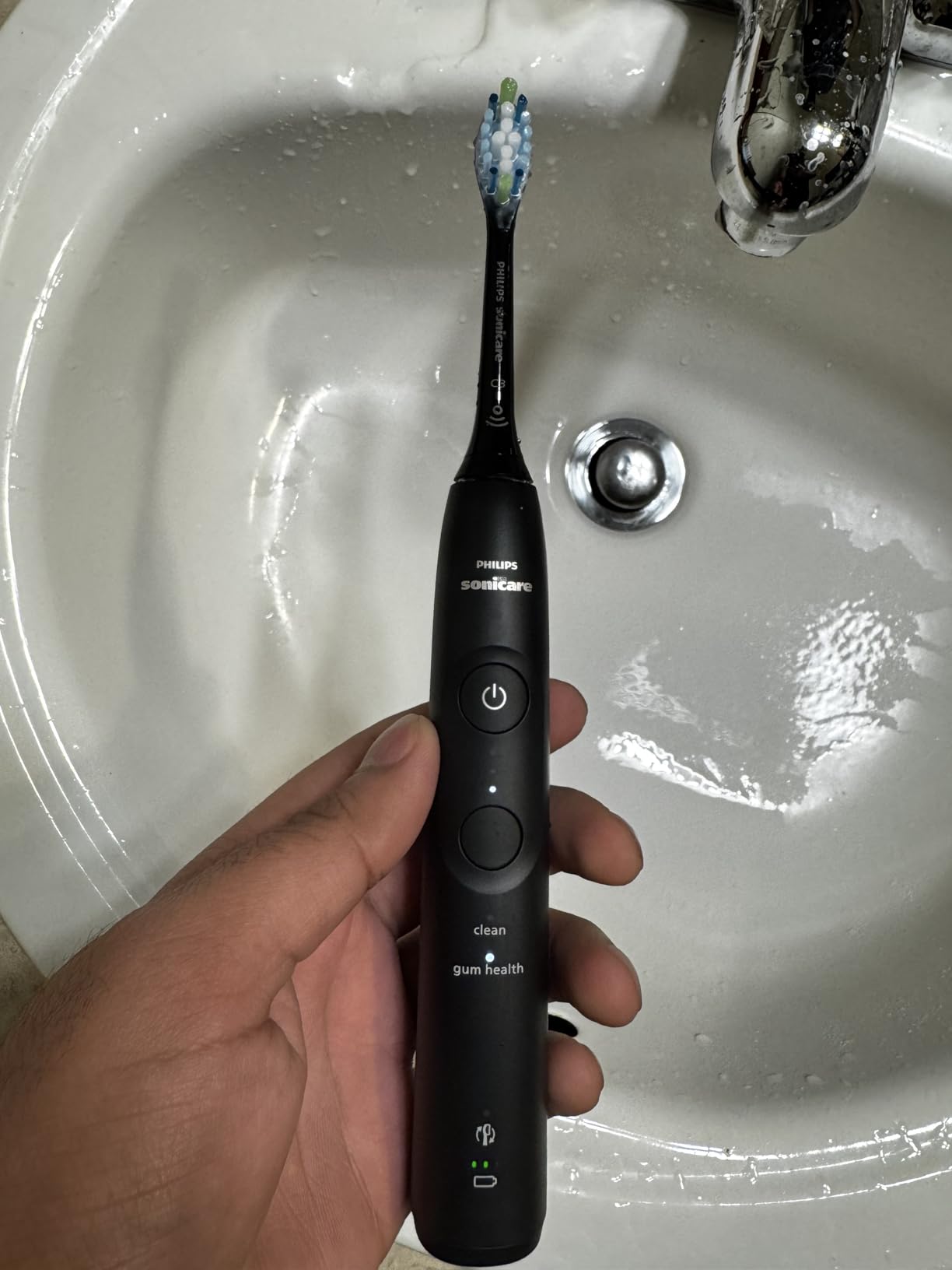 Philips Sonicare 5900 Series Electric Toothbrush - Pressure Sensor, 6 Brushing Settings, 21-Day Runtime, for Sensitive Gums, White, HX7130/02 customer photo 1