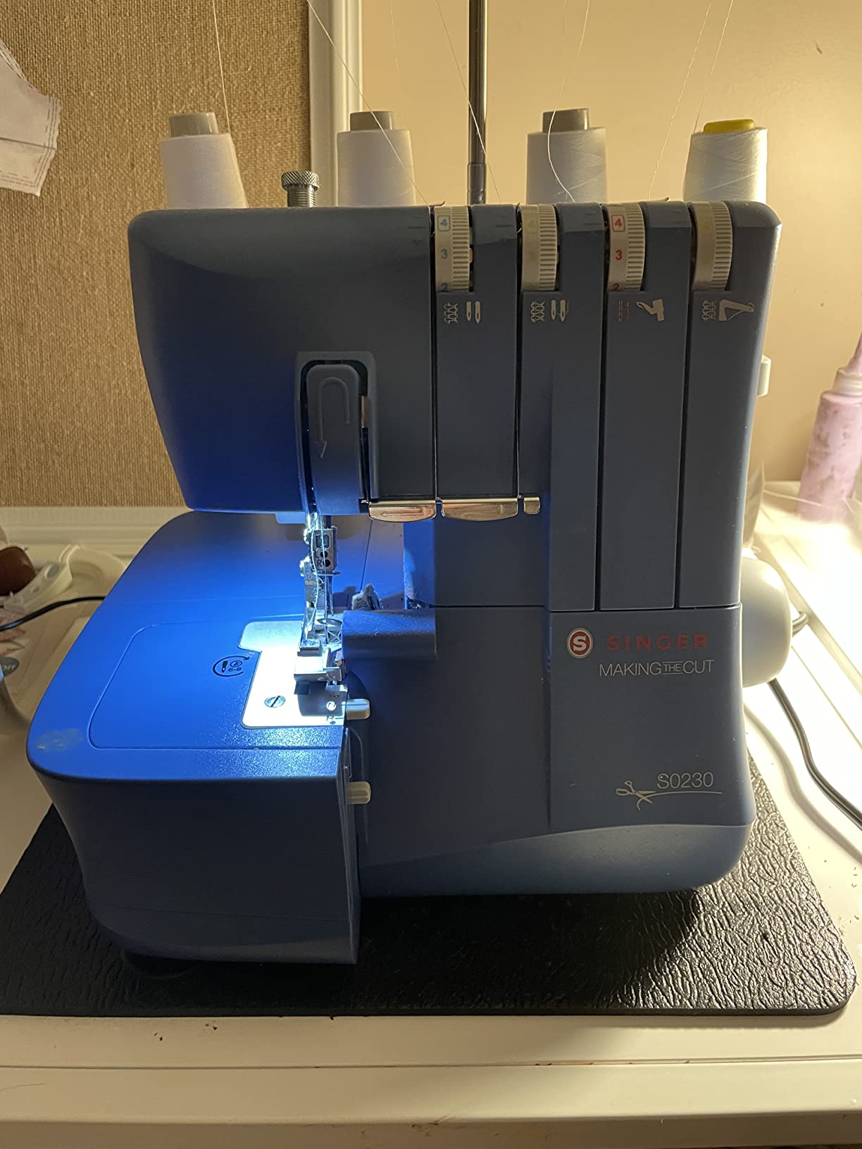 SINGER S0230 Navy Blue Overlock Serger | 2/3/4 Thread Capability | 1300 Stitches/Min | Color-Coded Threading, Differential Feed, Free Arm customer photo 1