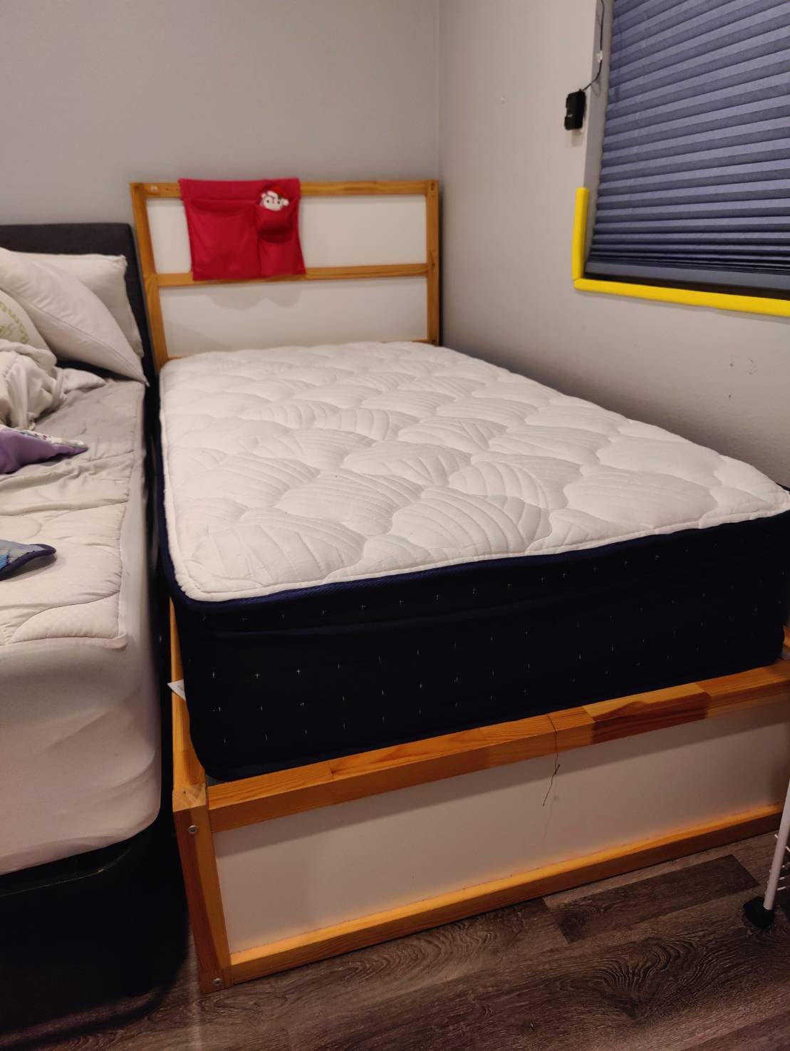 Vesgantti Queen Mattress 12 Inch - Medium Plush Hybrid with Multi-Layer Thick Top, Motion Isolation Pocket Springs for Side Sleepers, Back Pain Relief, CertiPUR-US customer photo 1