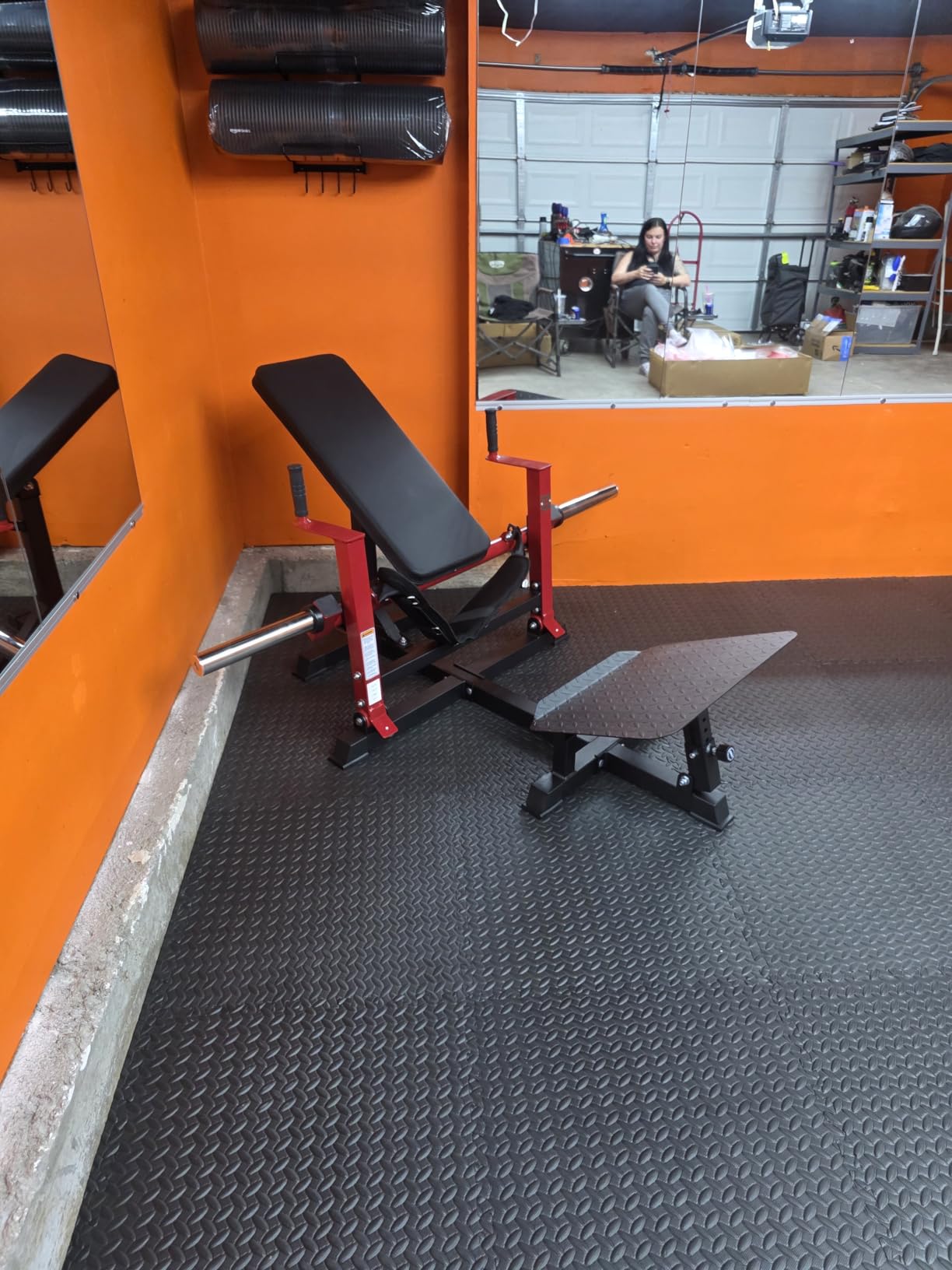 Hip Thrust Machine Glute Workout: Adjustable Glute Bridge Machine with Weight Holder and Footboard Plate-Loaded Exercise Equipment for Building Glute Muscles and Butt Shaping customer photo 1