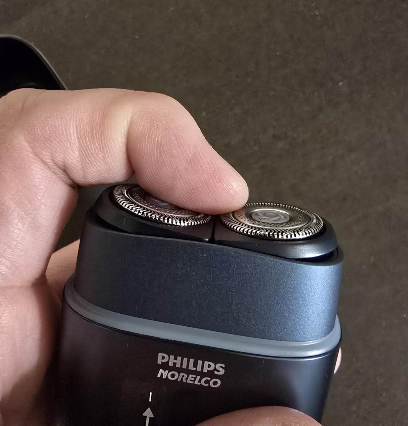 Philips Norelco Shaver 500 Series - Compact Electric Shaver, Lift & Cut System, SteelPrecision Blades, 3D Floating Heads, Wet & Dry Shave, Travel Case, Travel Lock, Magnetic Cap, Model S591/94 customer photo 2