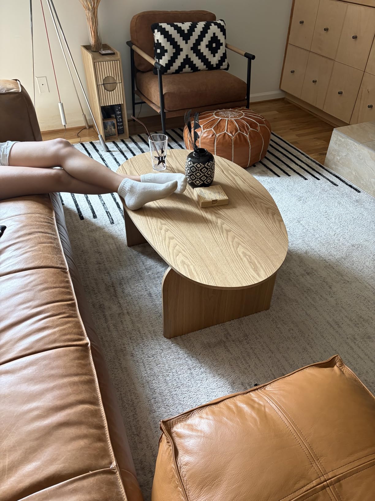 Honyee Oval Coffee Table, 47.2