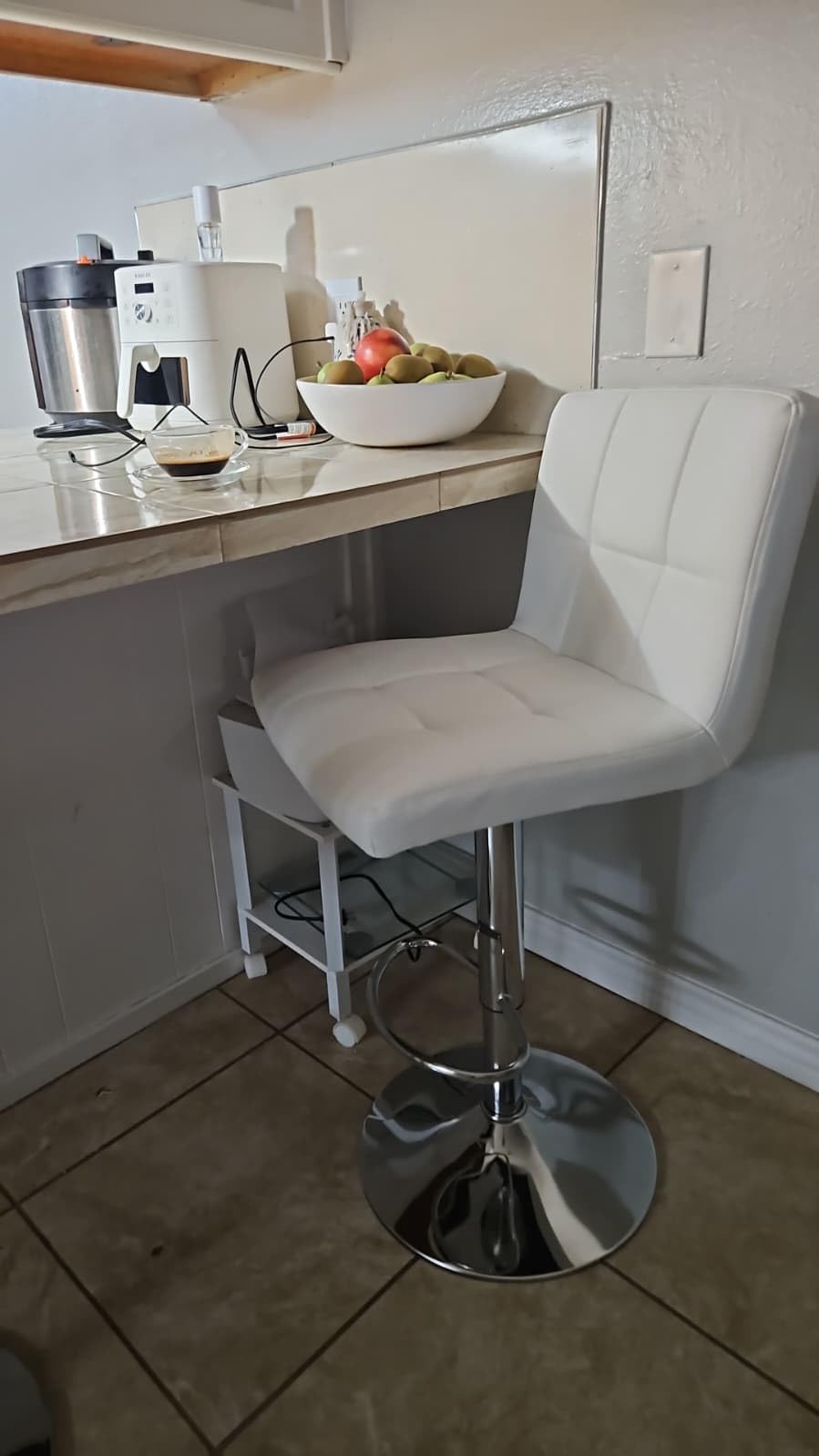 DUMOS Bar Stools Set of 4, 24 inch Counter Height Bar Stools, Upholstered Modern Kitchen Barstools with Metal Base, PU Leather Saddle Stools for Kitchen Island, Inky Black customer photo 1
