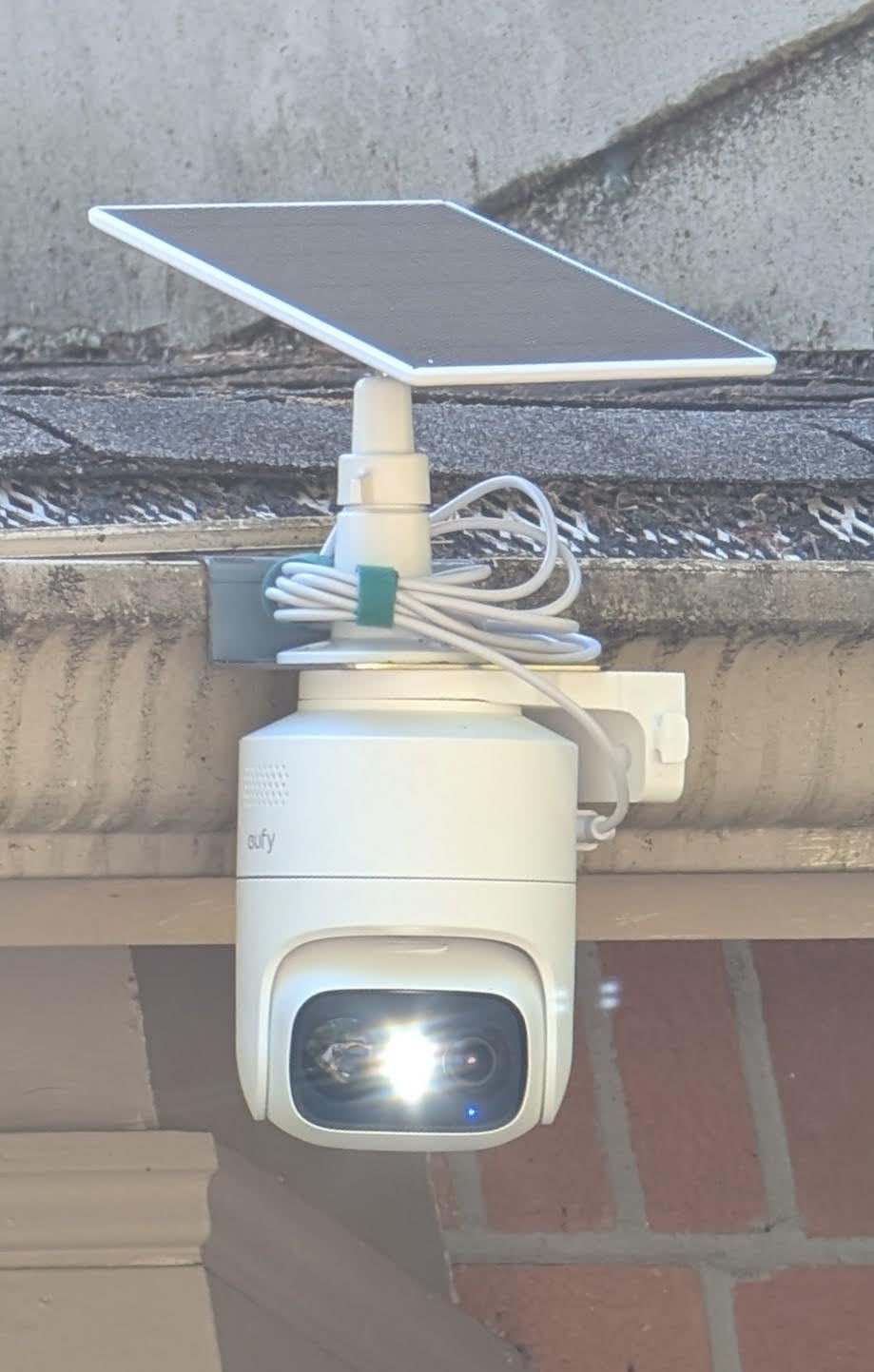 eufyCam C37, Security Cameras Wireless Outdoor, 360° Pan & Tilt AI Tracking, 2K Solar Camera, Human/Pet/Vehicle Detection, Flexible Solar Panel, Color Night Vision, No Monthly Fee customer photo 1