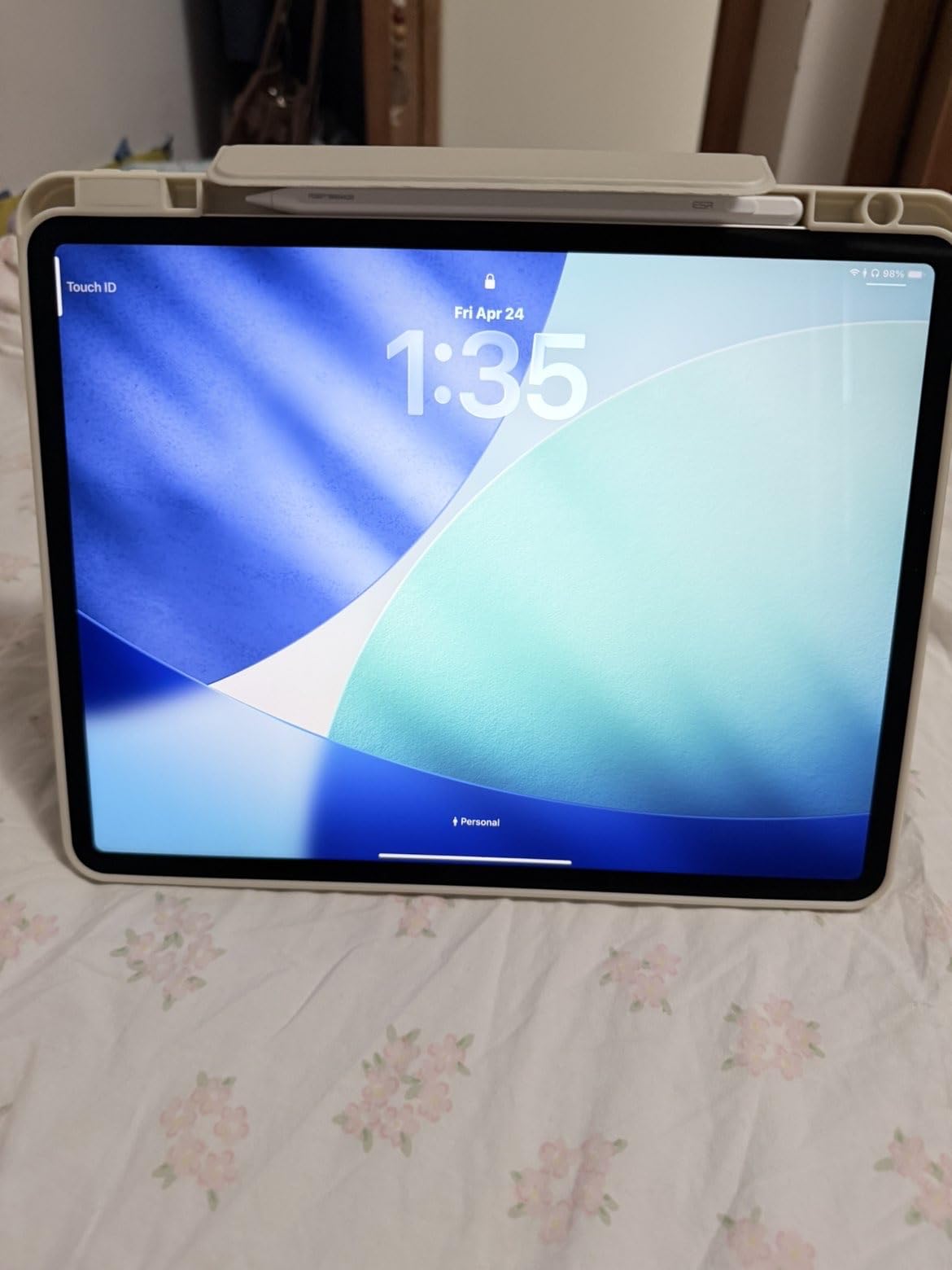 iPad Air 13-inch (M4): Liquid Retina Display, 128GB, 12MP Front/Back Camera, Wi-Fi 7 with Apple N1, Touch ID, All-Day Battery Life - Space Gray customer photo 1
