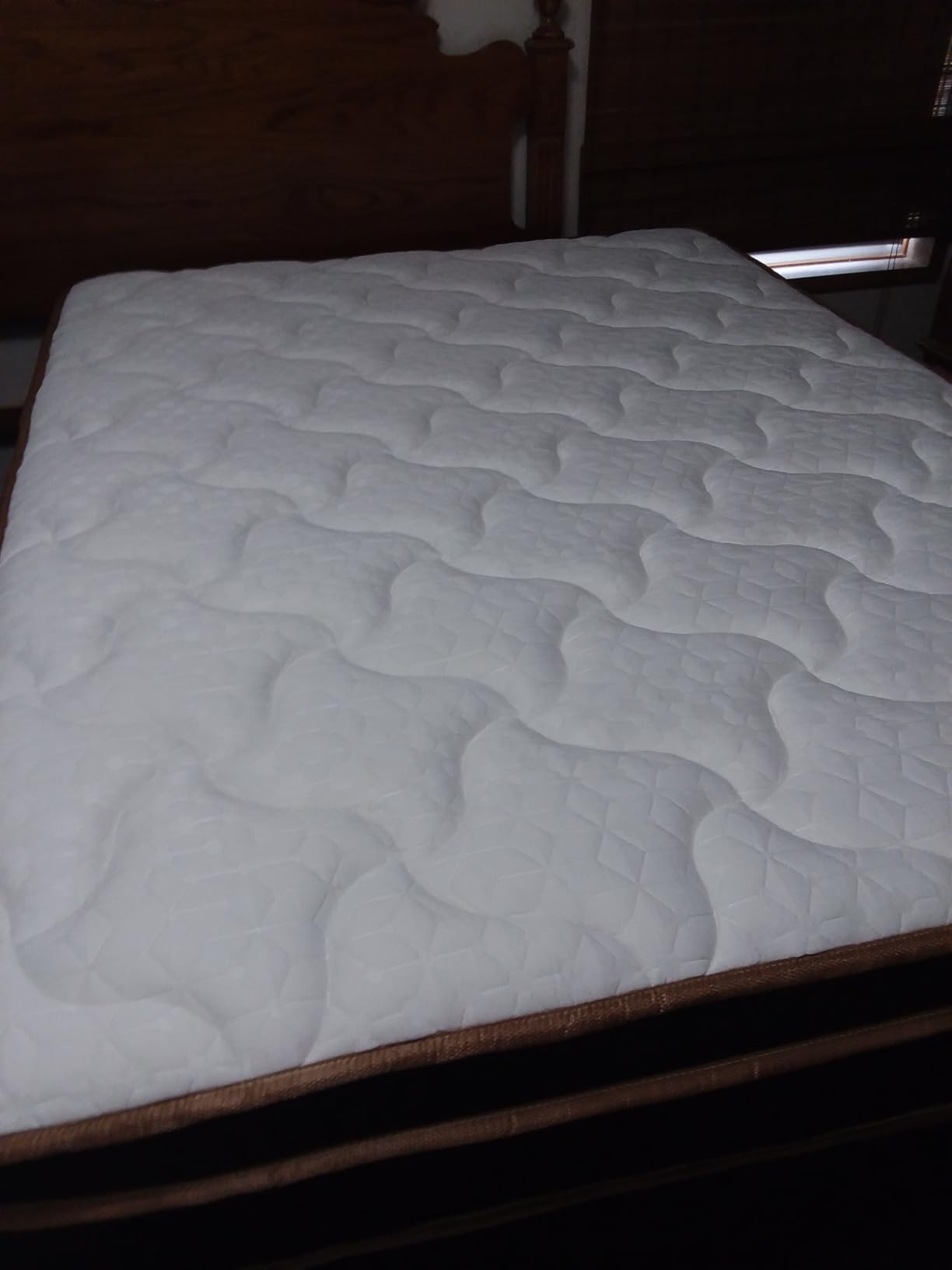 Queen Mattress 12 Inch, Cooling Hybrid Bed in a Box, 7-Zones Individual Pocket Spring, Motion Isolation, Targeted Hip/Shoulder/Lumbar Support, Fiberglass-Free, 365-Night Trial, CertiPUR-US customer photo 2