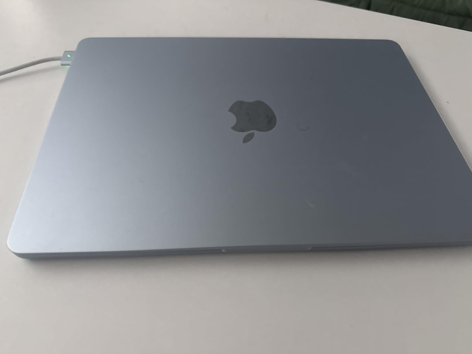 Apple 2026 MacBook Air 13-inch Laptop with M5 chip: Built for AI, 13.6-inch Liquid Retina Display, 16GB Unified Memory, 512GB SSD, 12MP Center Stage Camera, Touch ID, Wi-Fi 7; Sky Blue customer photo 2