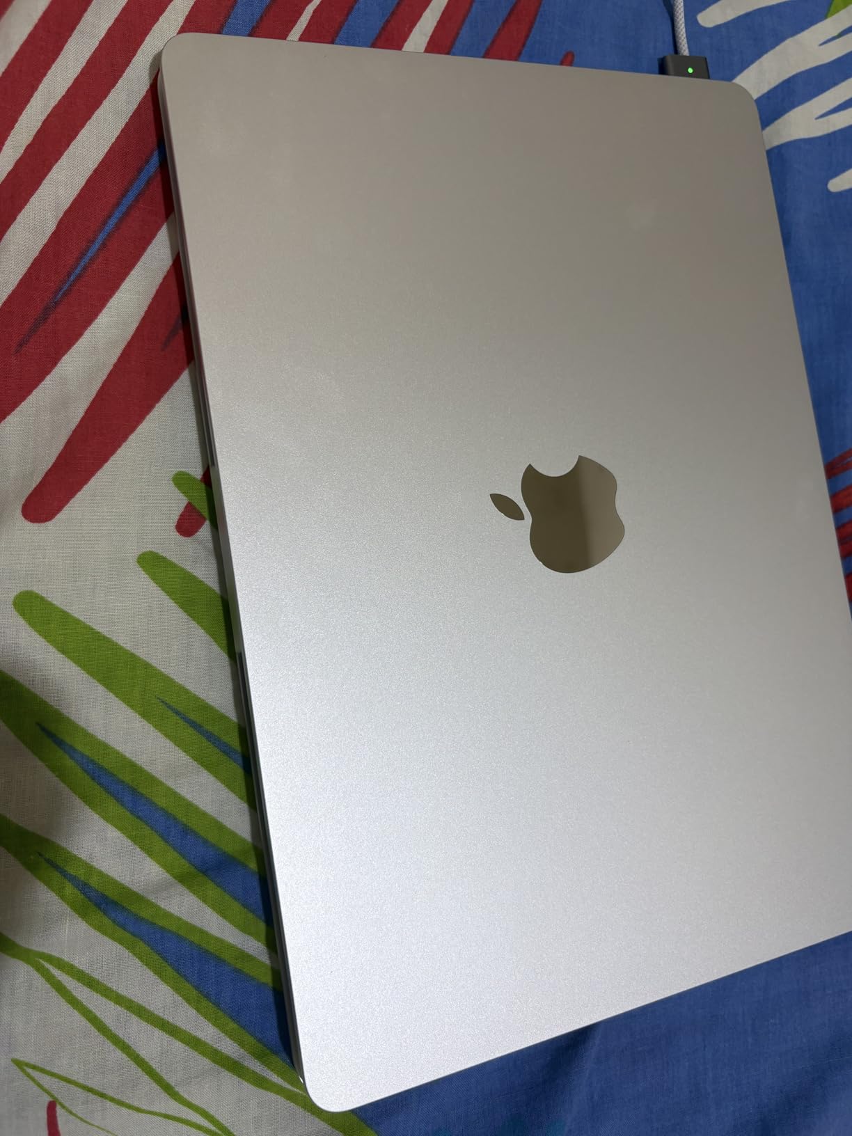 Apple 2026 MacBook Air 13-inch Laptop with M5 chip: Built for AI, 13.6-inch Liquid Retina Display, 16GB Unified Memory, 512GB SSD, 12MP Center Stage Camera, Touch ID, Wi-Fi 7; Silver customer photo 2