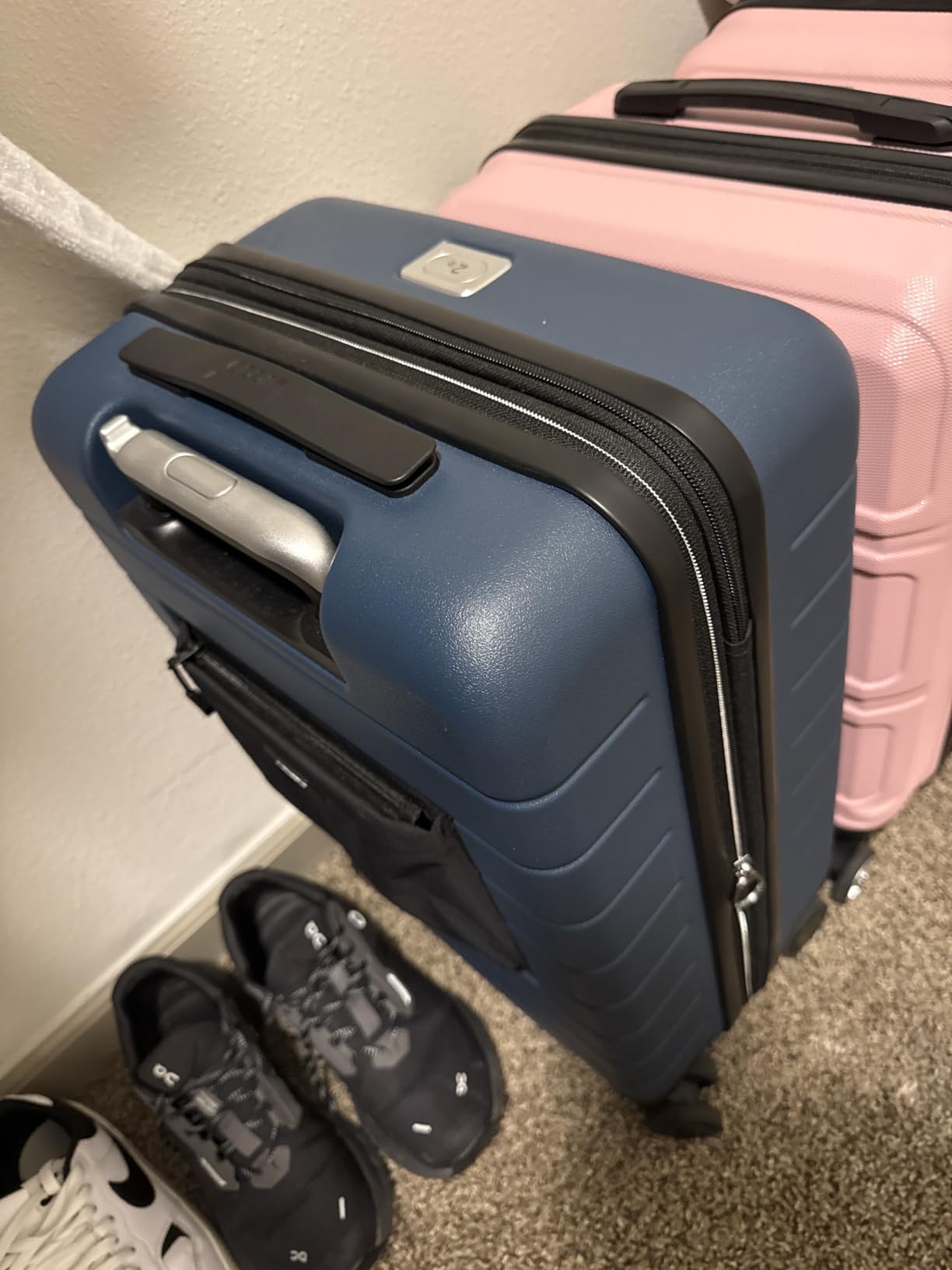 30 Inch Trunk Luggage, Polycarbonate Hardside Large Checked Suitcase with 10 Spinner Wheels and Shock-Absorbing Wheels, TSA Lock customer photo 1