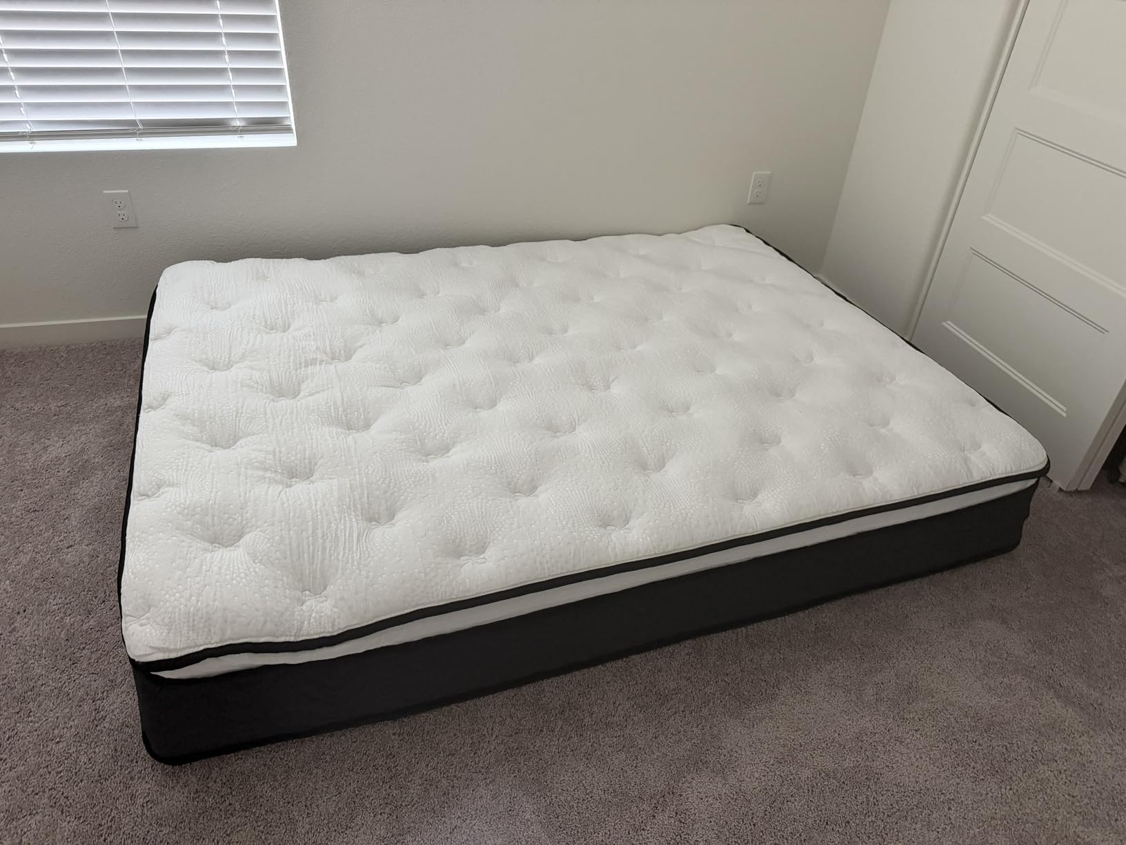 Queen Mattress 12 Inch, Medium Firm Hybrid Queen Size Mattress in a Box, Memory Foam with Individual Pocket Springs, Upgrade Zoned Support, Motion Isolation and Pressure Relief, CertiPUR-US customer photo 2