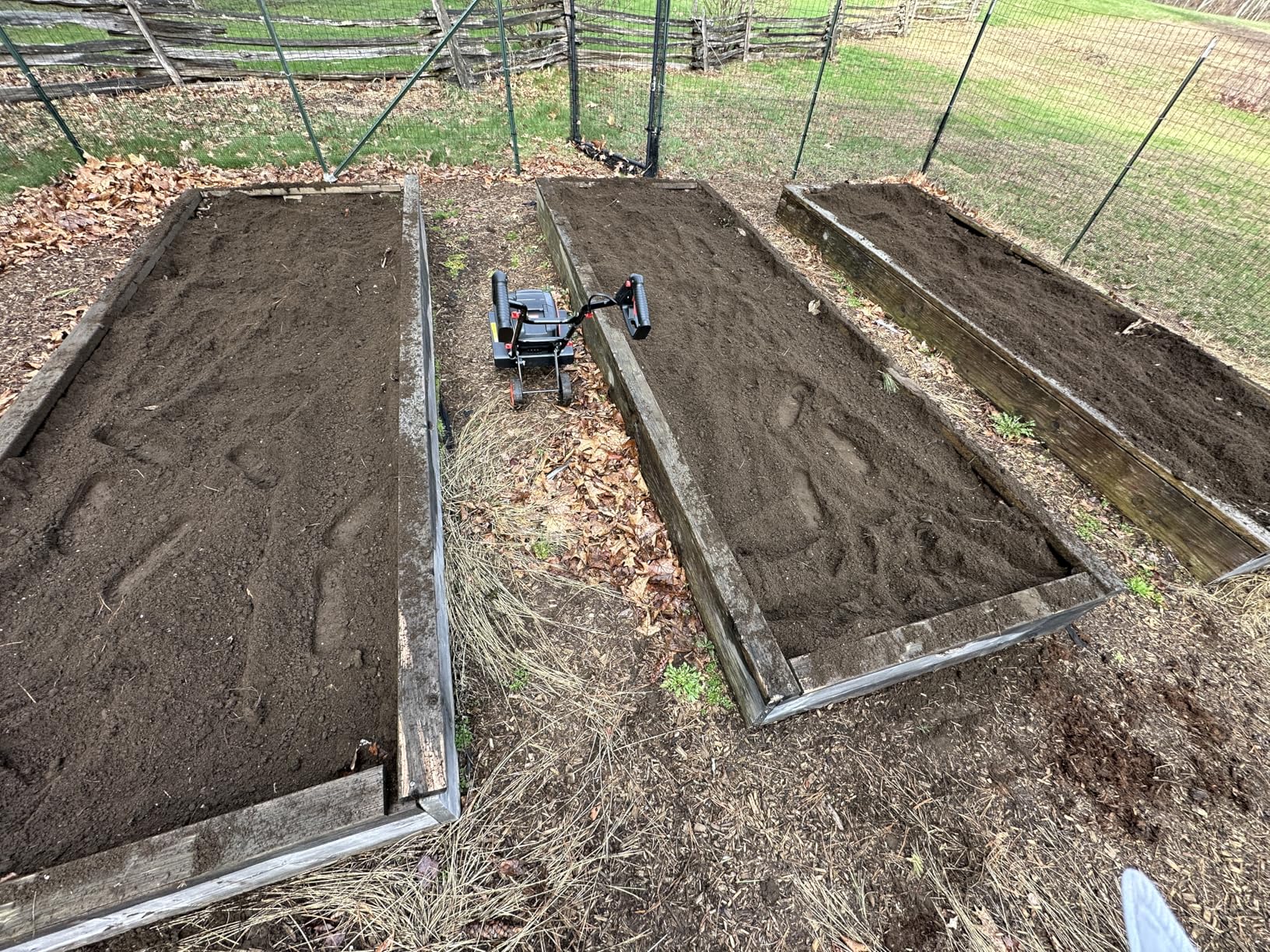 MZK 40V 12-inch Cordless Garden Tiller, 12In Width and 8.6In Depth Garden Rototiller, Battery Powered Garden Cultivator for Lawn/Gardening/Soil Cultivation (2 * 4.0Ah Battery & Charger Included), TC12D02 customer photo 1