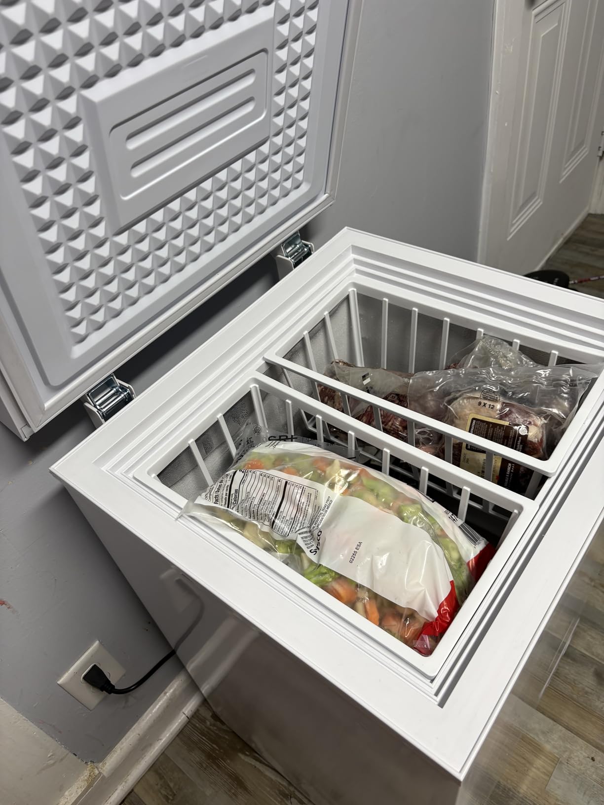 Large Chest Freezer, 14.5 Cu.Ft Commercial Deep Freezer with 8 Level Adjustable Temperature (-11.2°F to 10.4°F), Energy Saving Freezer with Removable Basket, Universal Wheels, White customer photo 1